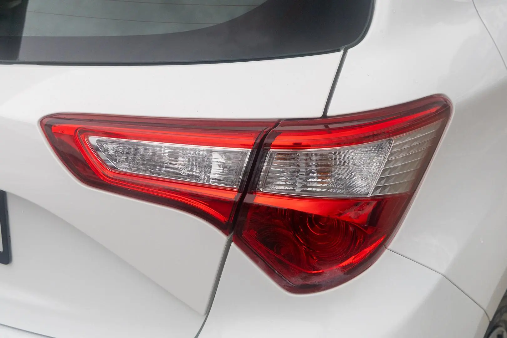 2019 Toyota Yaris Gallery Image 9