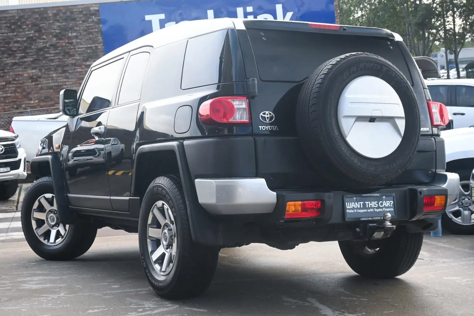 2013 Toyota FJ Cruiser Gallery Image 2