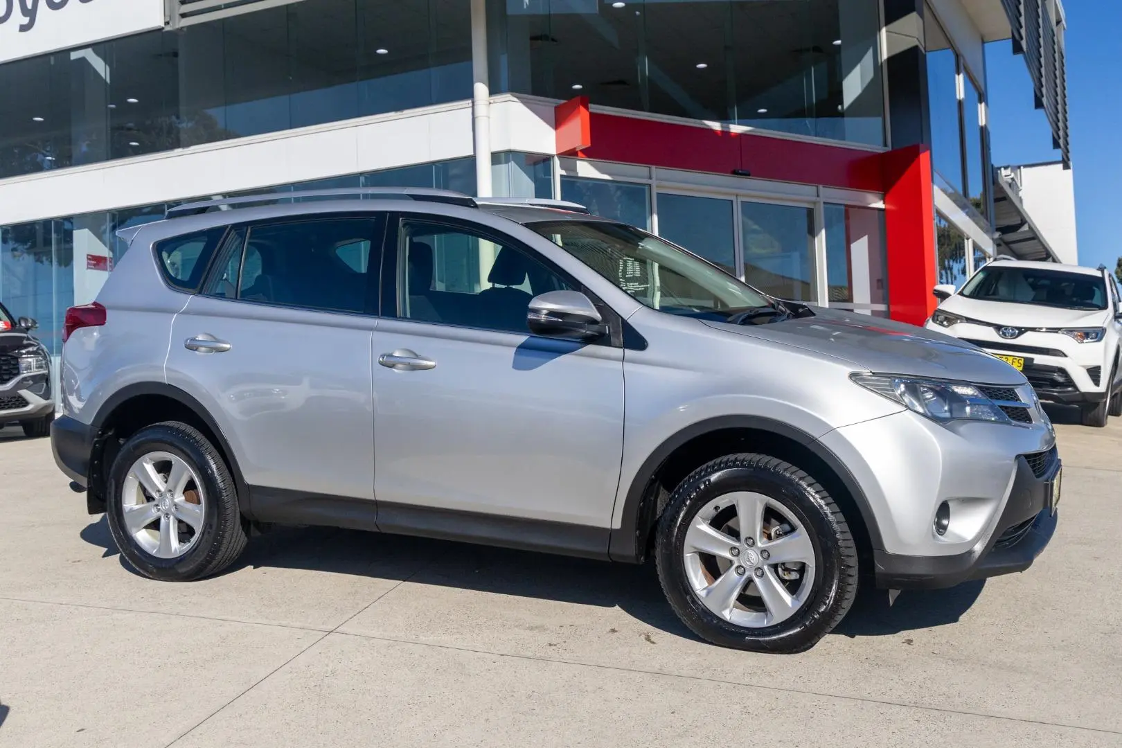 2013 Toyota RAV4 Gallery Image 3