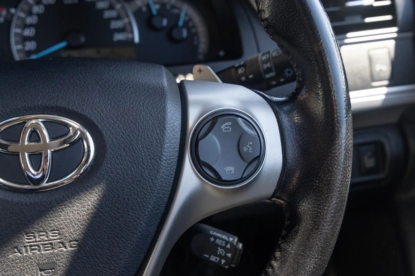 2014 Toyota Camry Gallery Image 12
