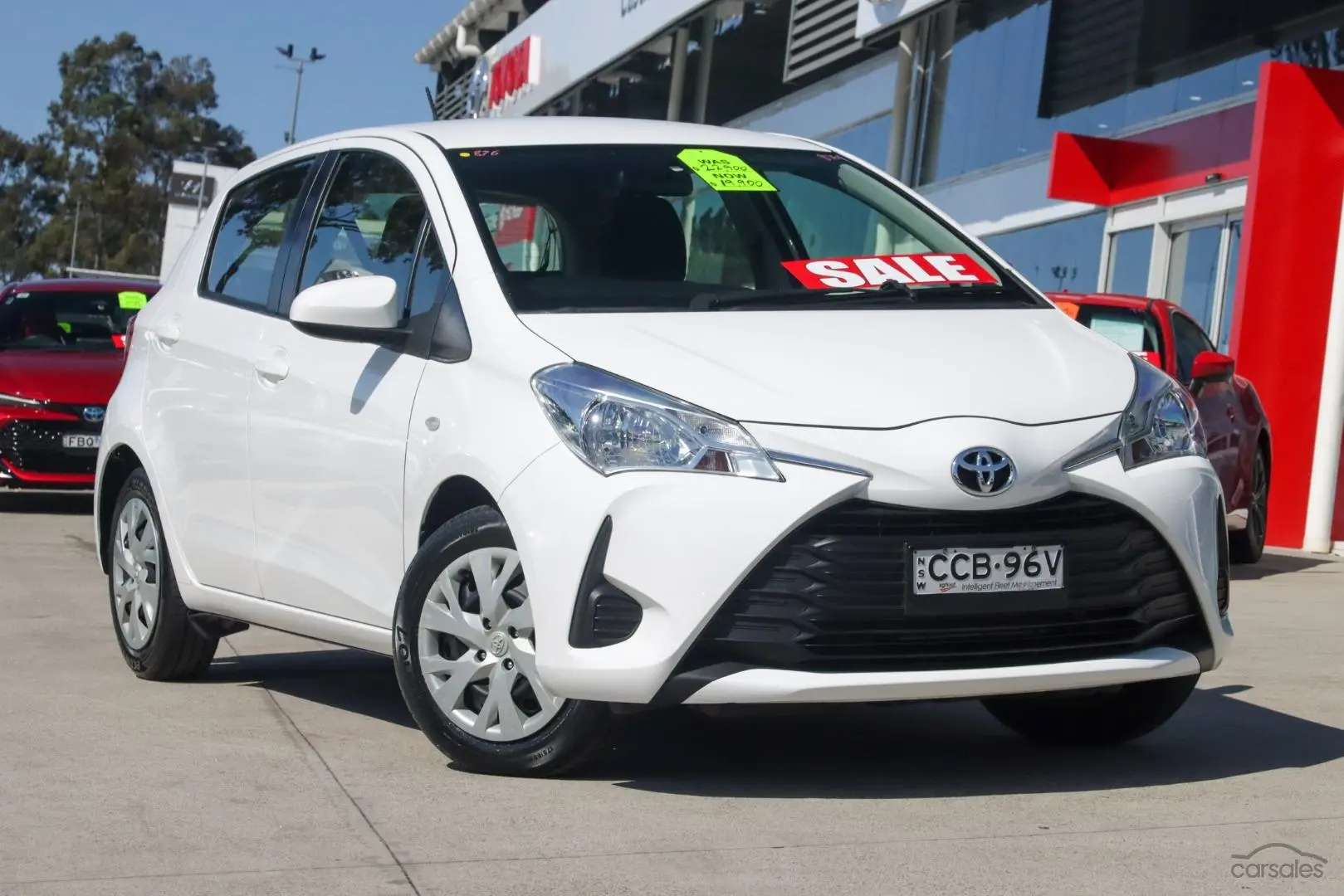 2017 Toyota Yaris Image 1