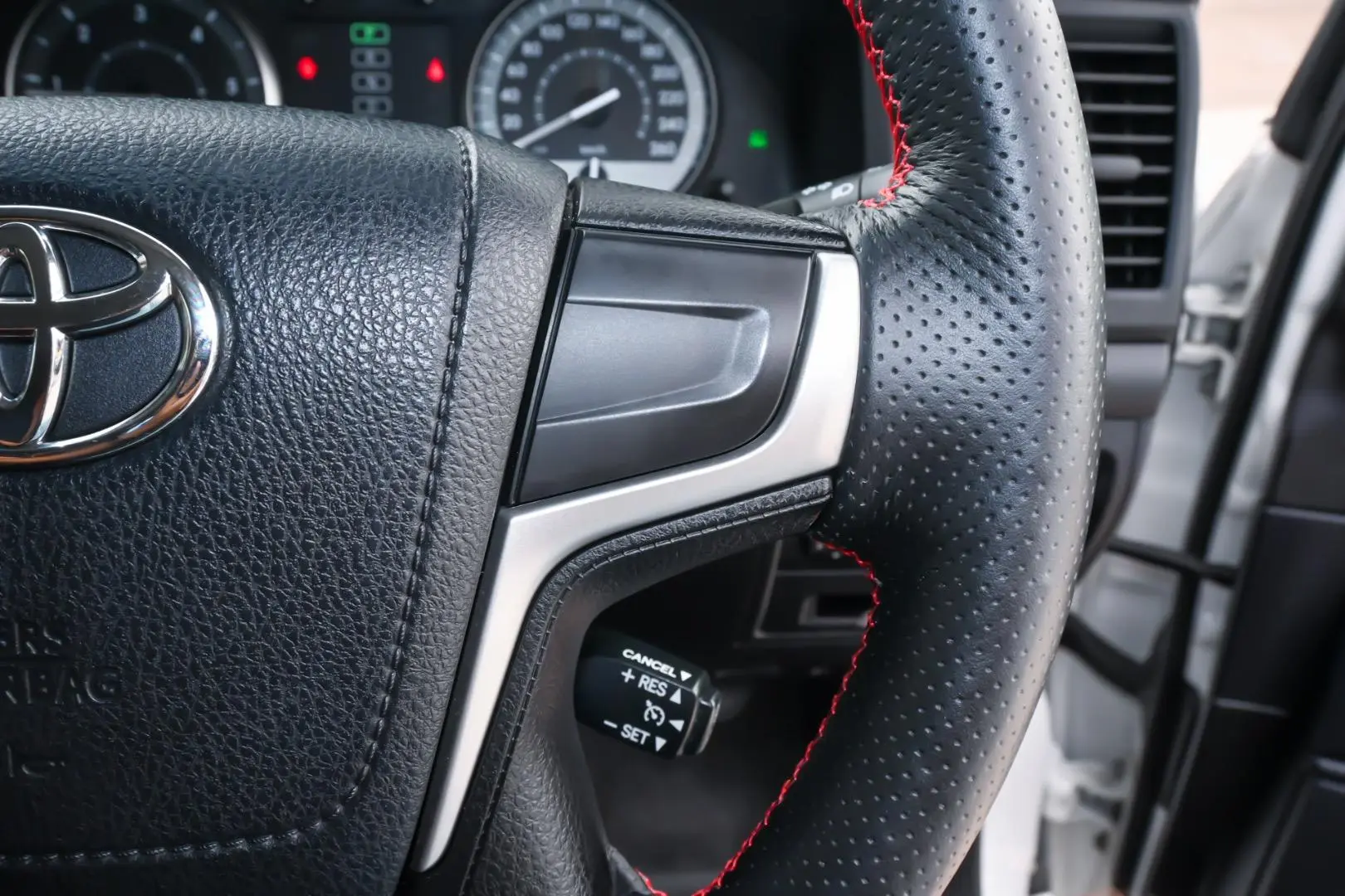 2016 Toyota Landcruiser Gallery Image 14