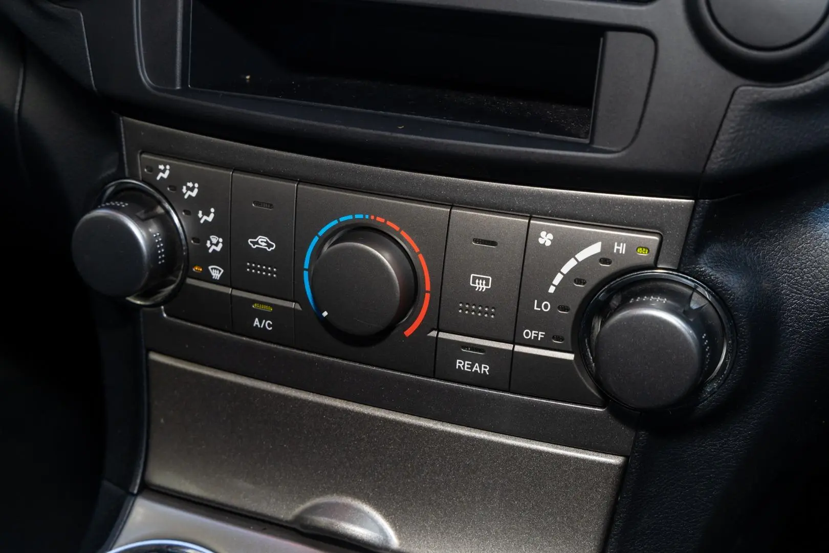 2012 Toyota Kluger Gallery Image 17