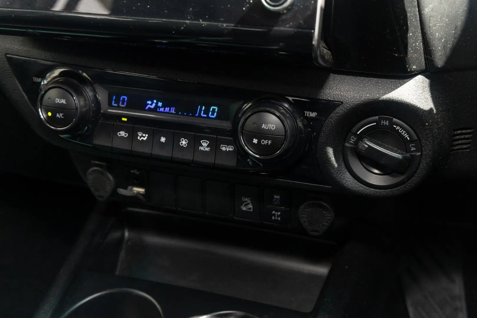 2022 Toyota Hilux Gallery Image 16