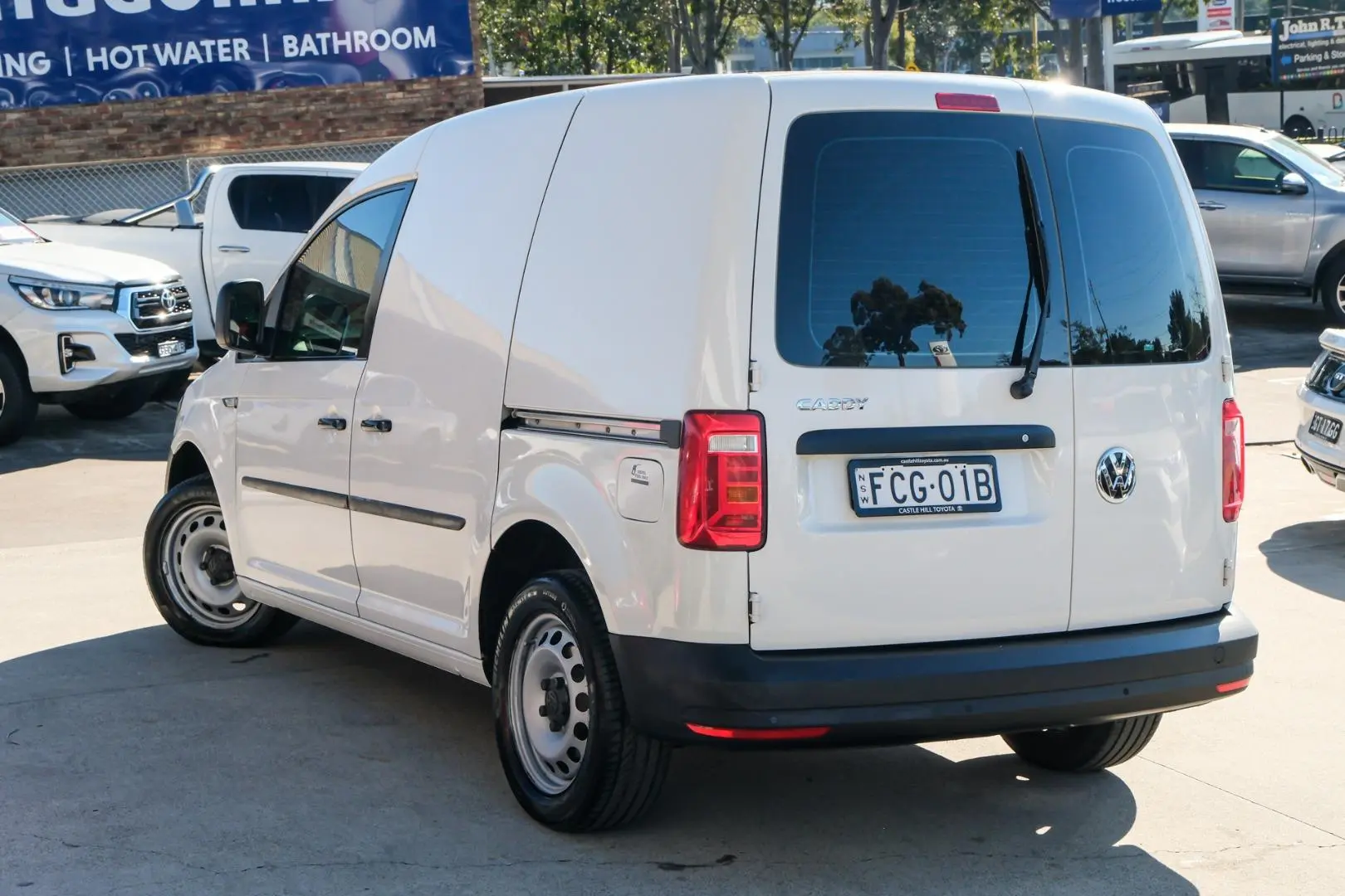 2018 Volkswagen Caddy Gallery Image 2