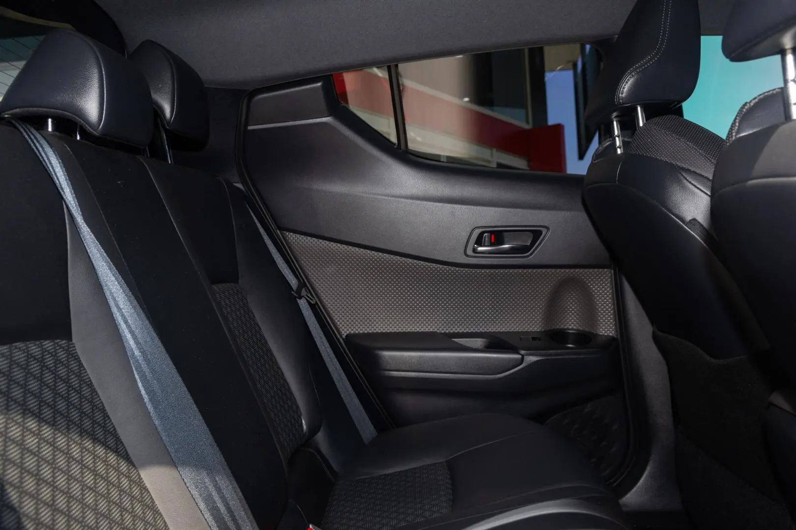 2020 Toyota C-HR Gallery Image 9