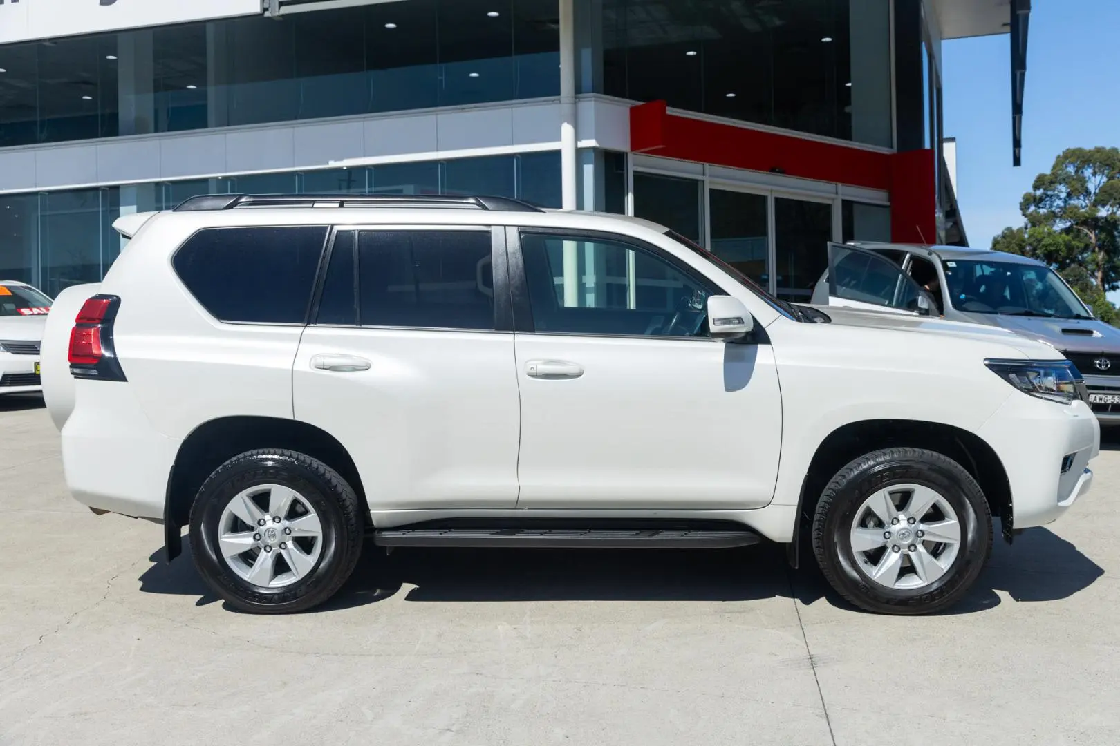 2023 Toyota Landcruiser Prado Gallery Image 3