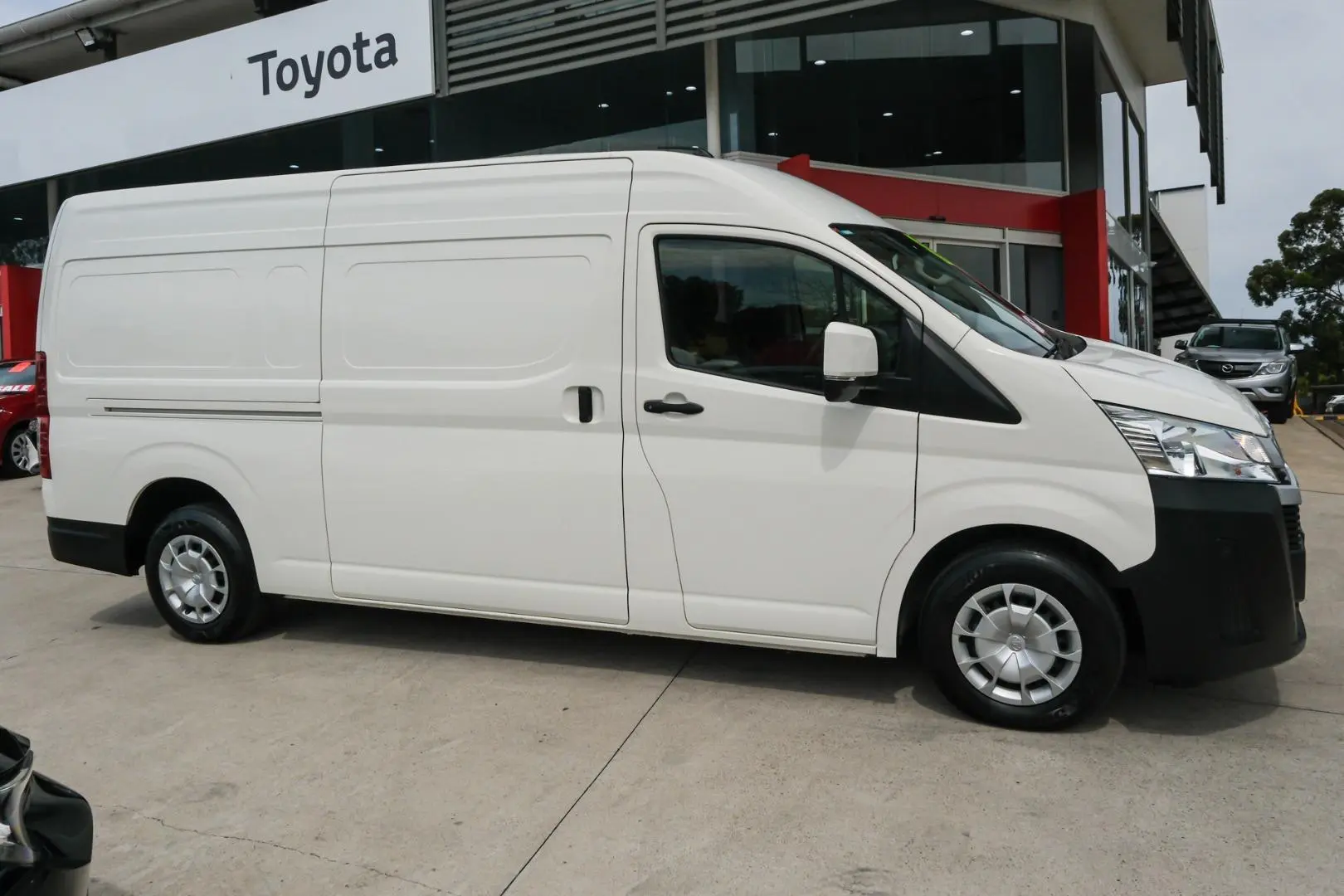 2020 Toyota Hiace Image 3