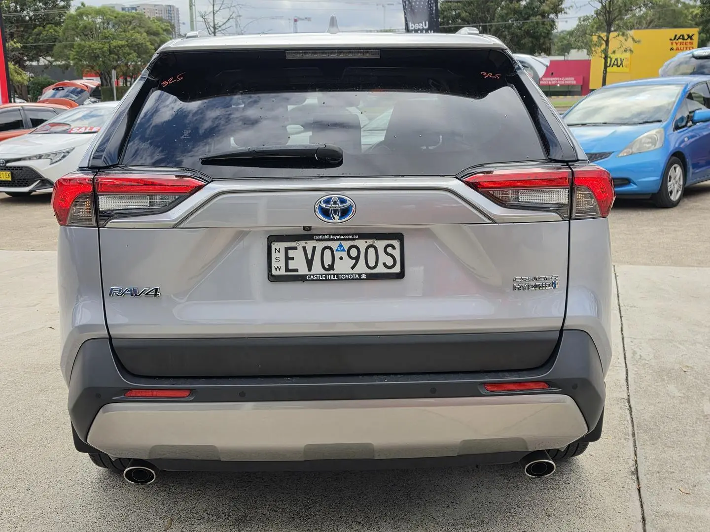 2023 Toyota RAV4 Gallery Image 9