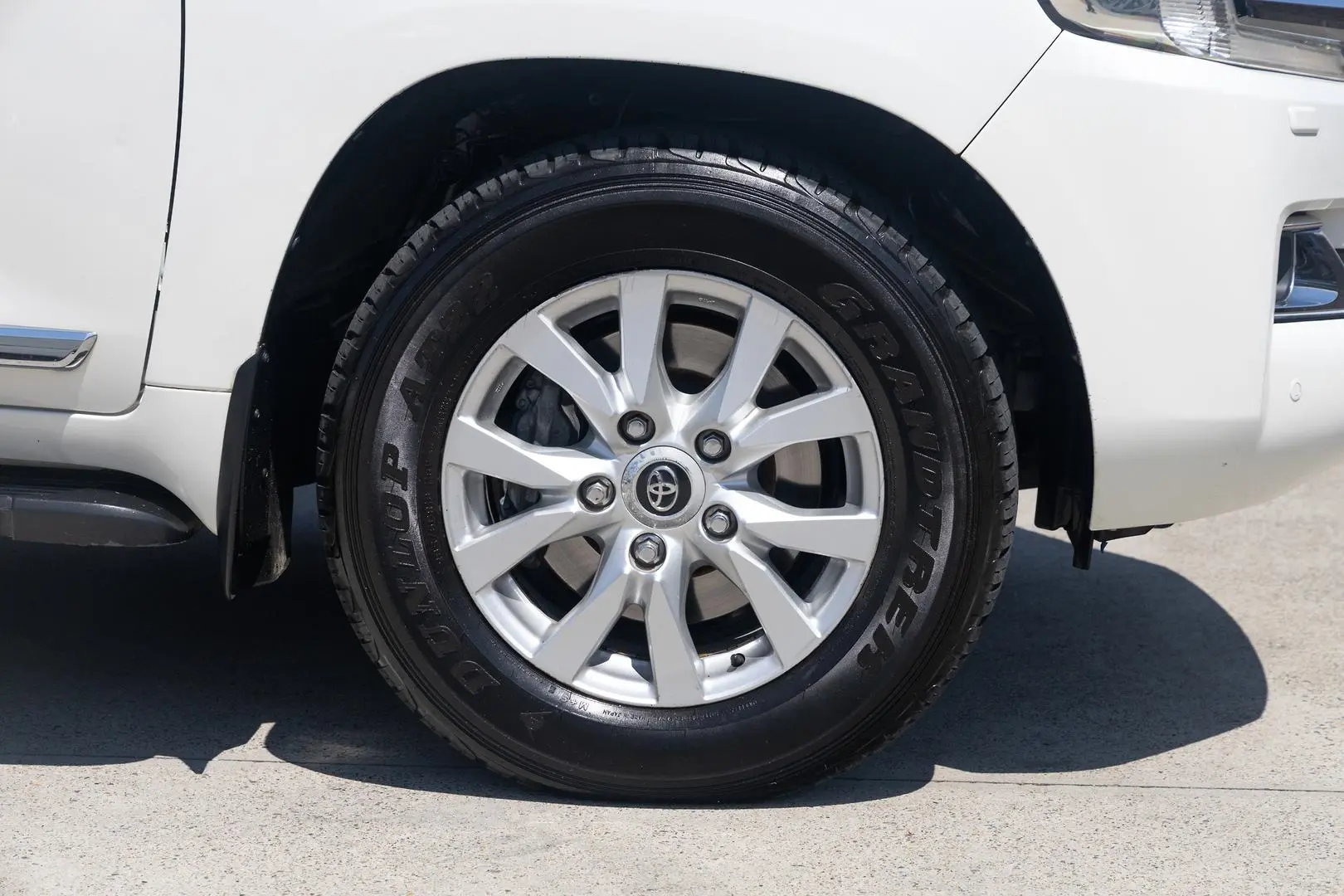 2016 Toyota Landcruiser Gallery Image 24
