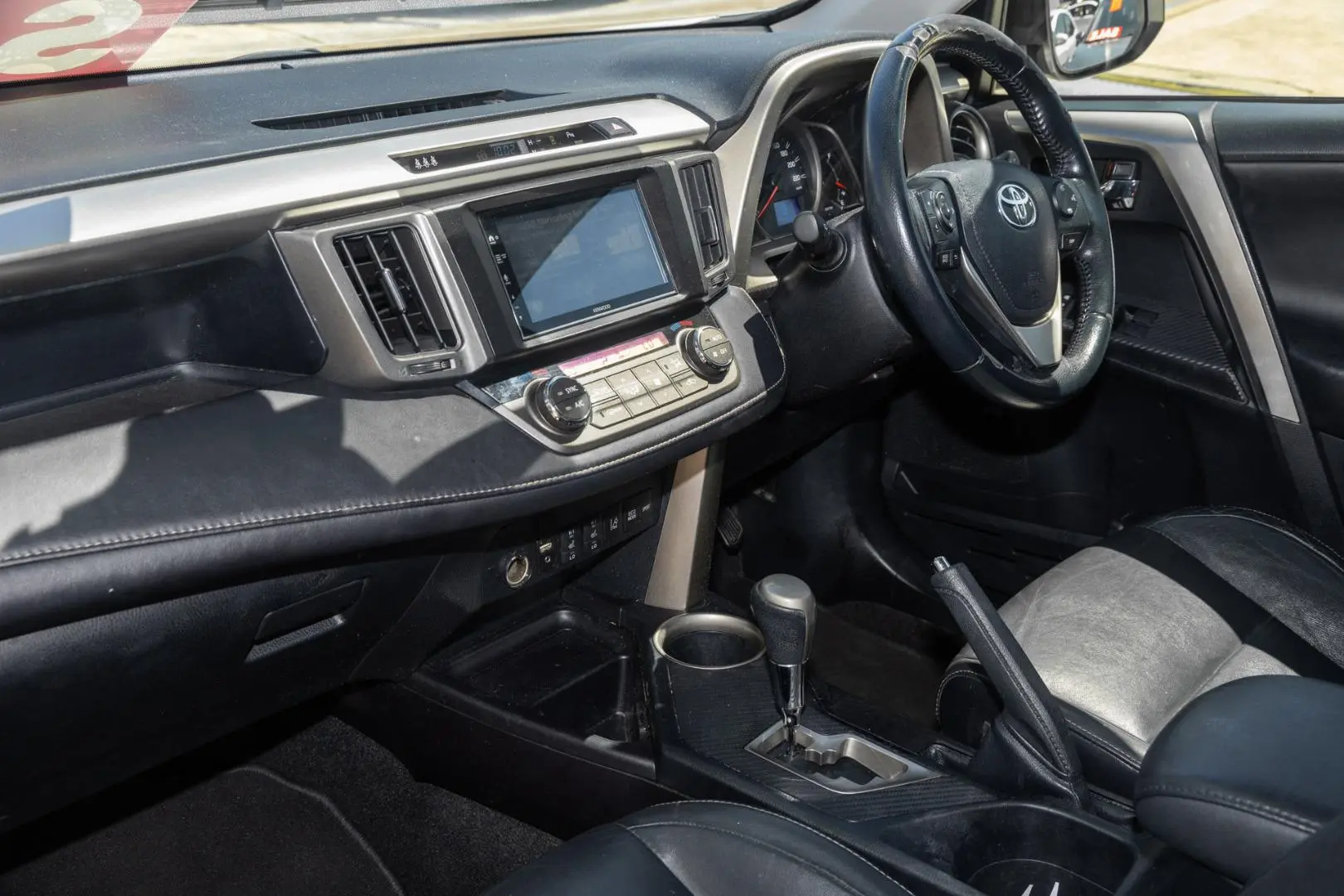 2014 Toyota RAV4 Gallery Image 8