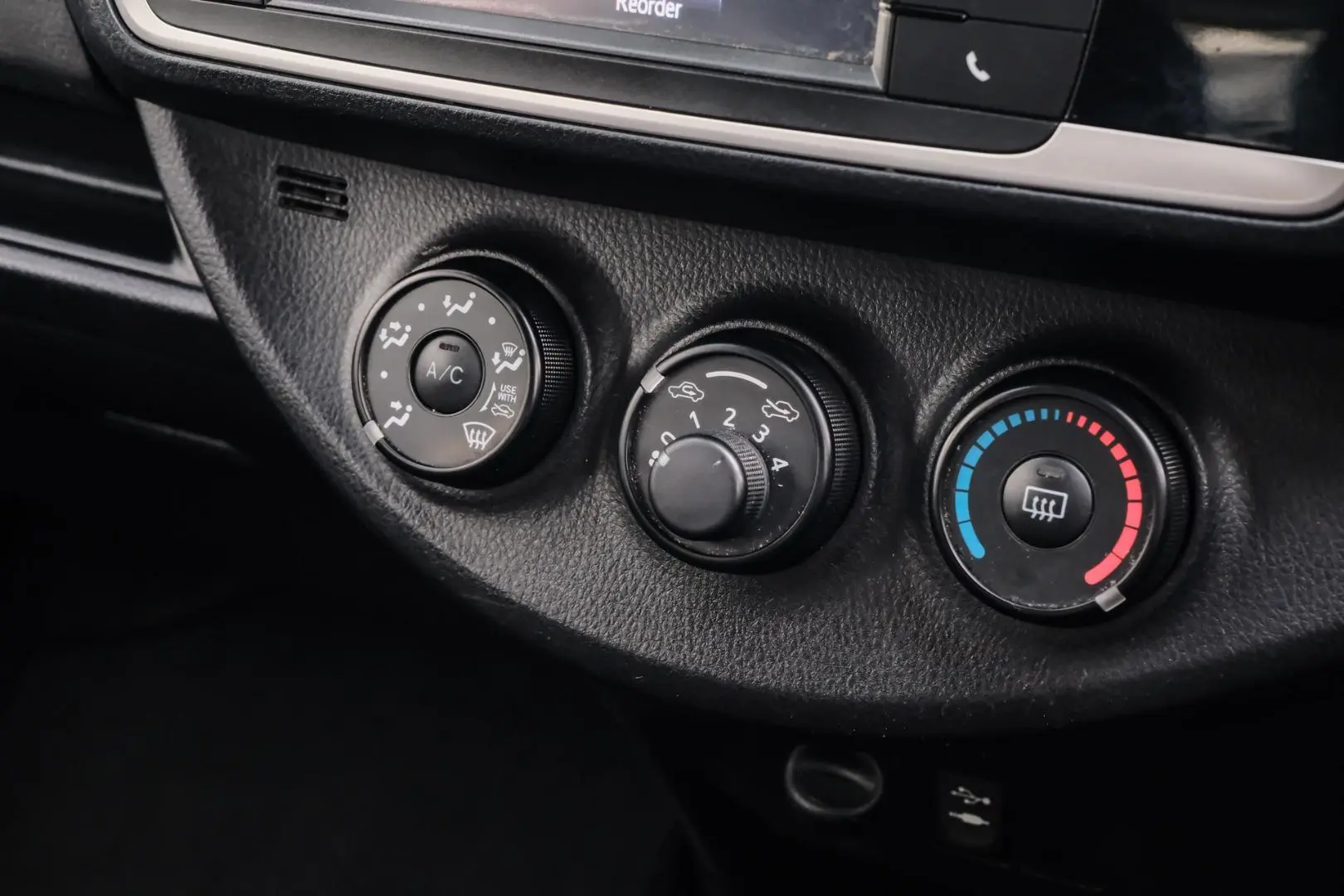 2016 Toyota Yaris Gallery Image 12