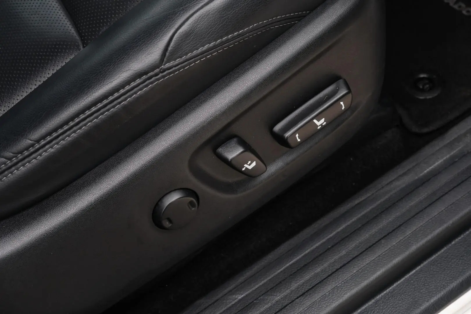 2021 Toyota Landcruiser Prado Gallery Image 16