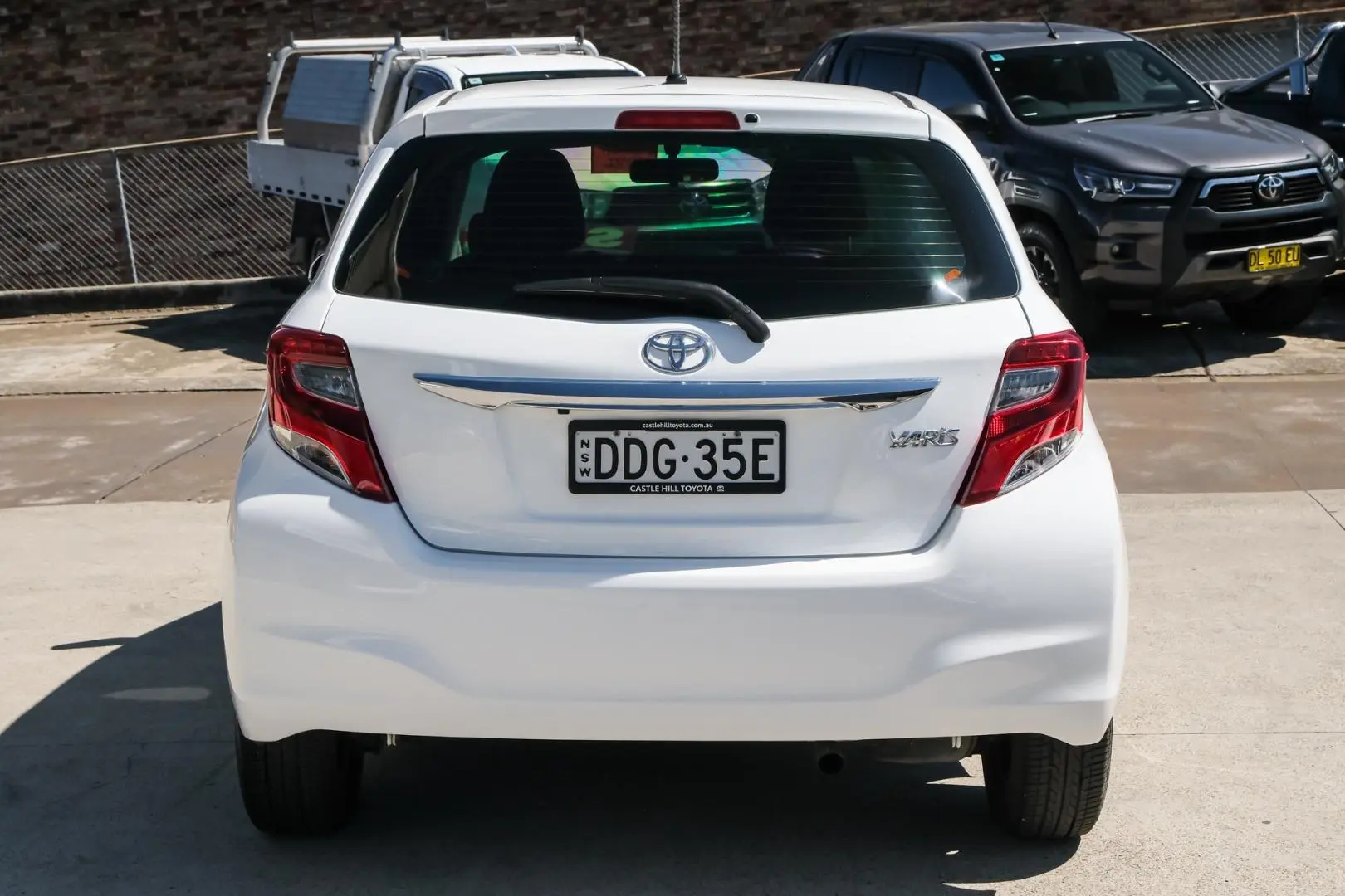 2016 Toyota Yaris Gallery Image 5