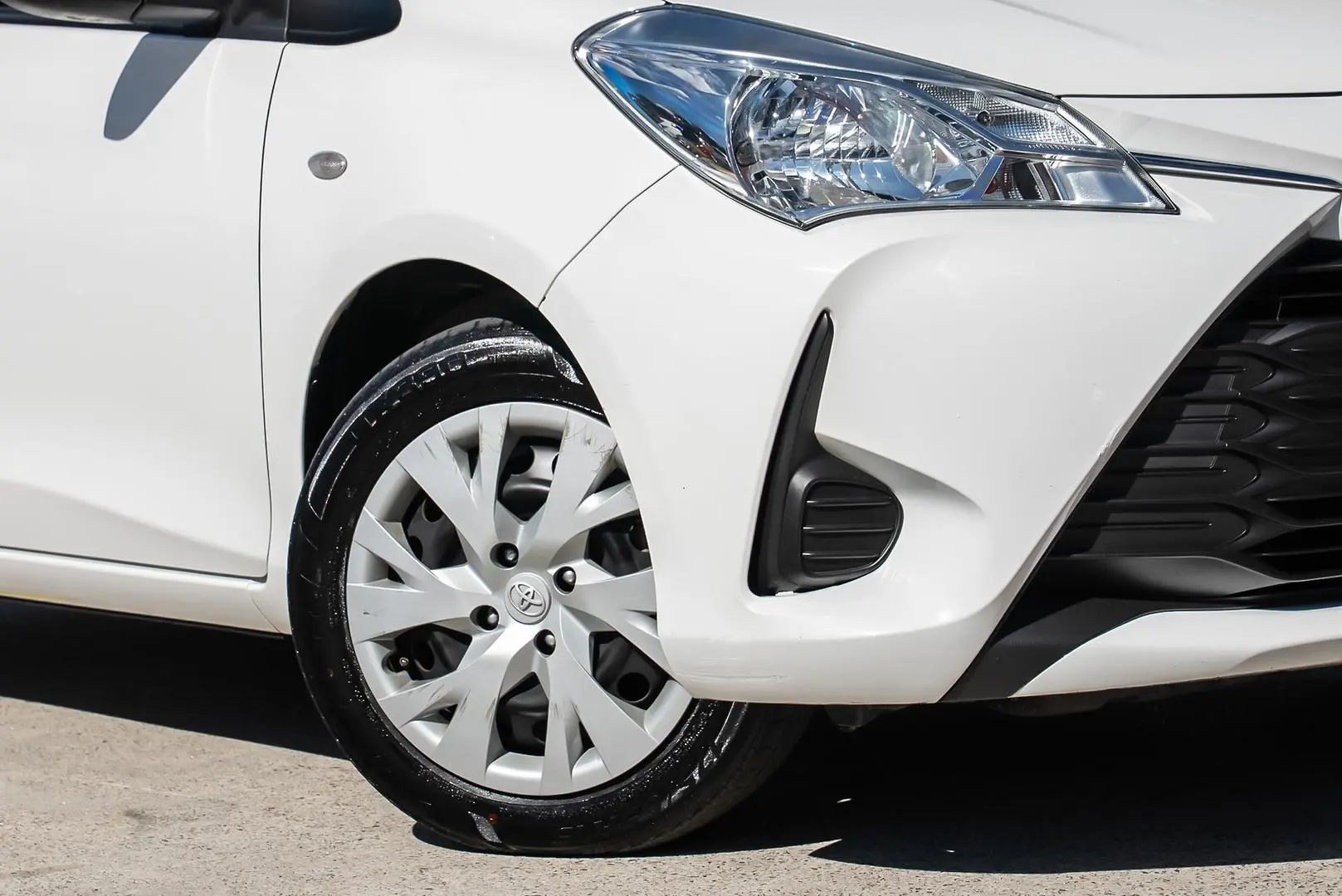 2020 Toyota Yaris Gallery Image 6