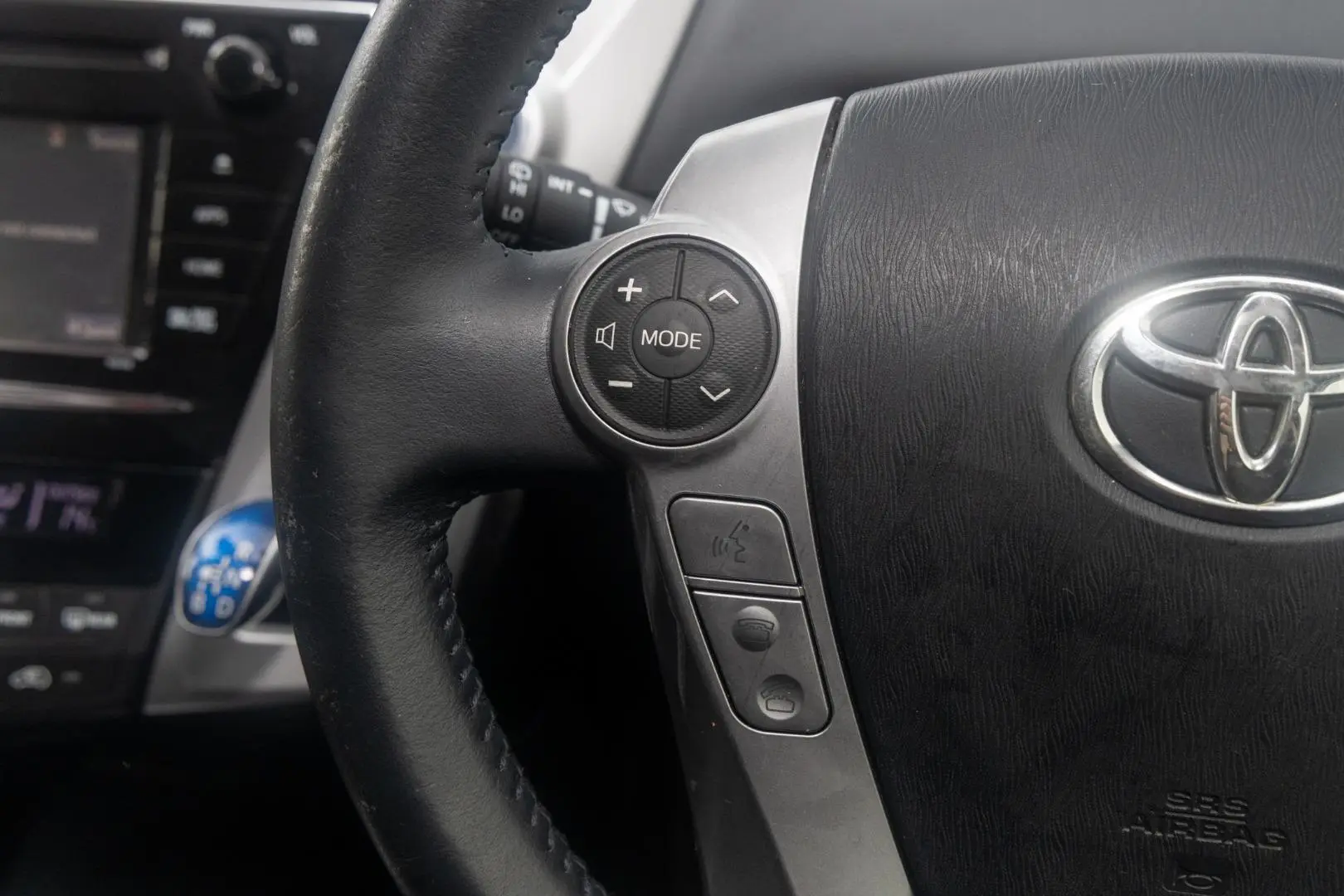 2016 Toyota Prius V Gallery Image 11