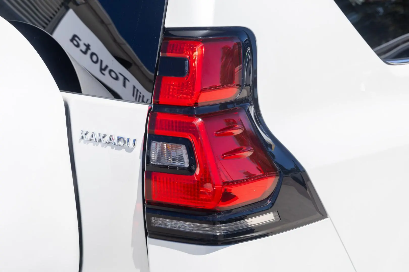 2018 Toyota Landcruiser Prado Gallery Image 18