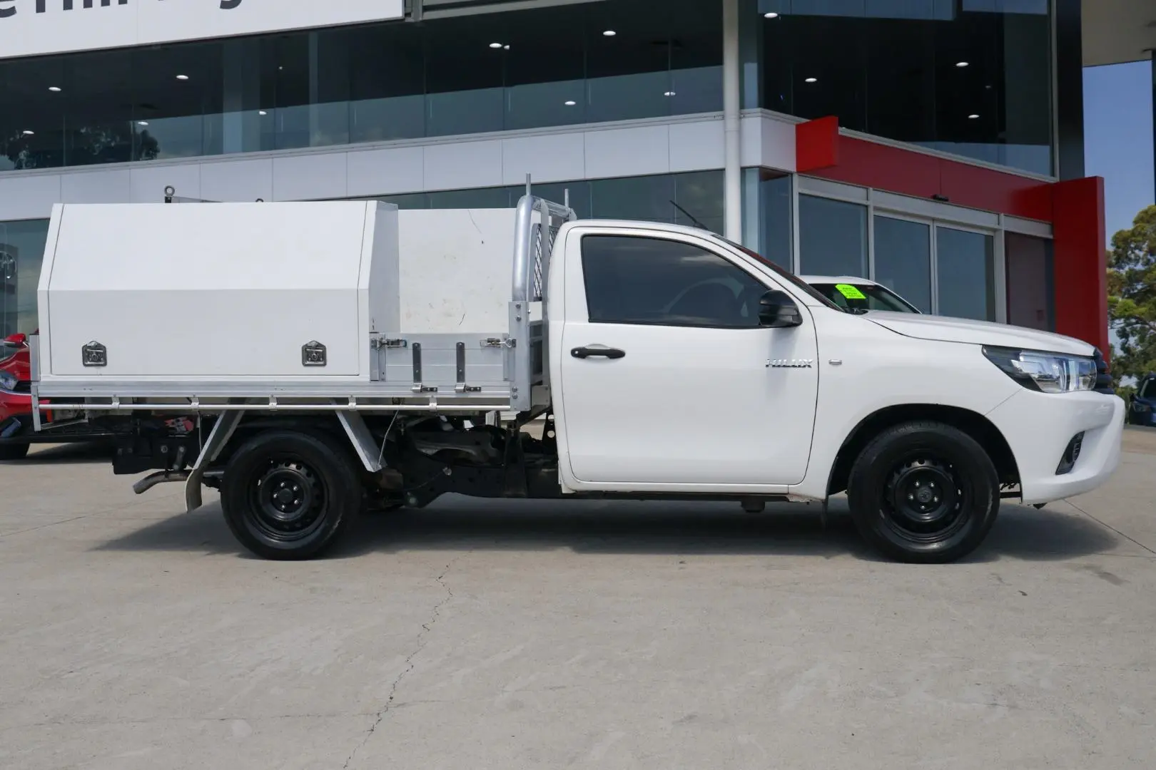 2017 Toyota Hilux Gallery Image 3