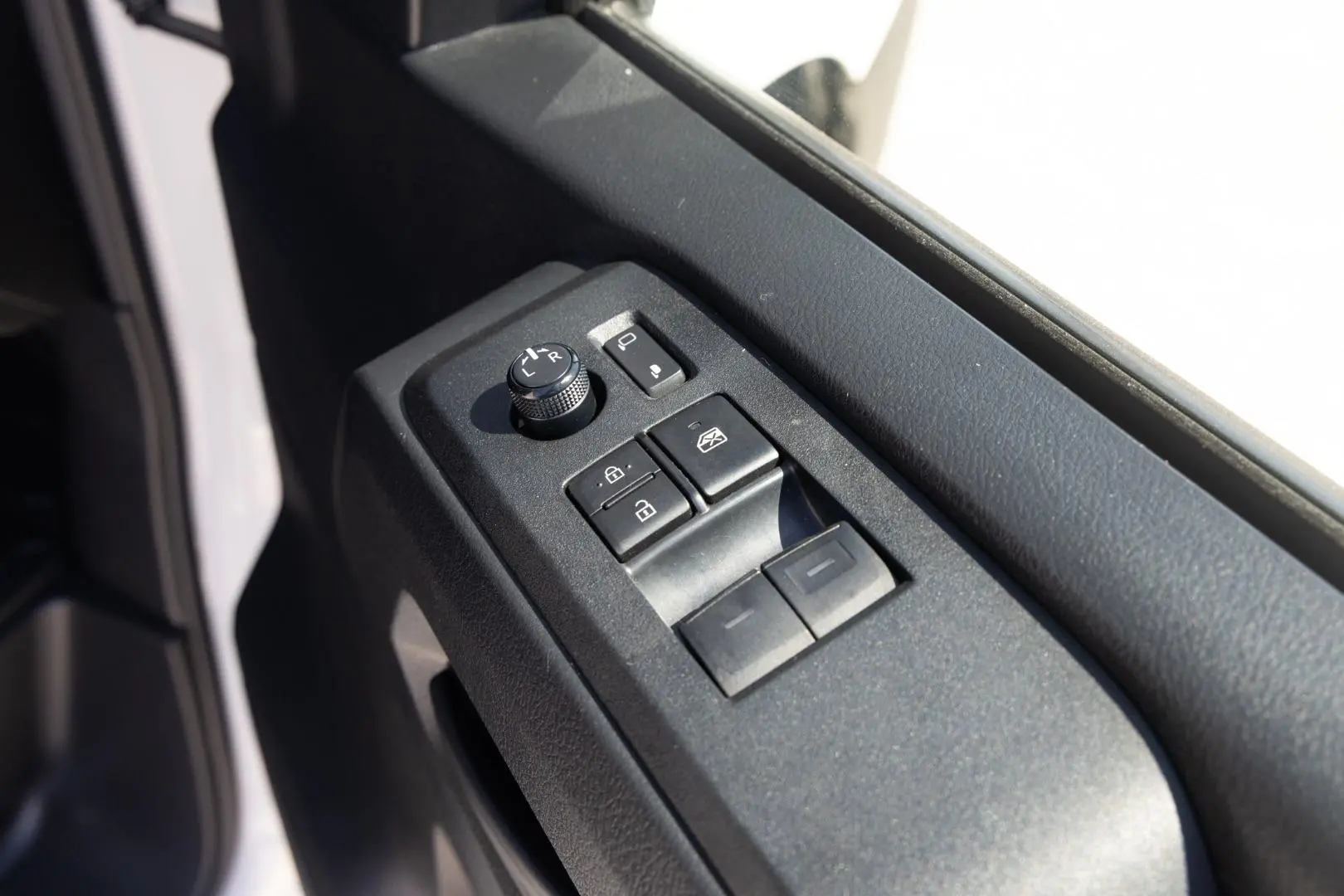 2020 Toyota Hiace Gallery Image 19