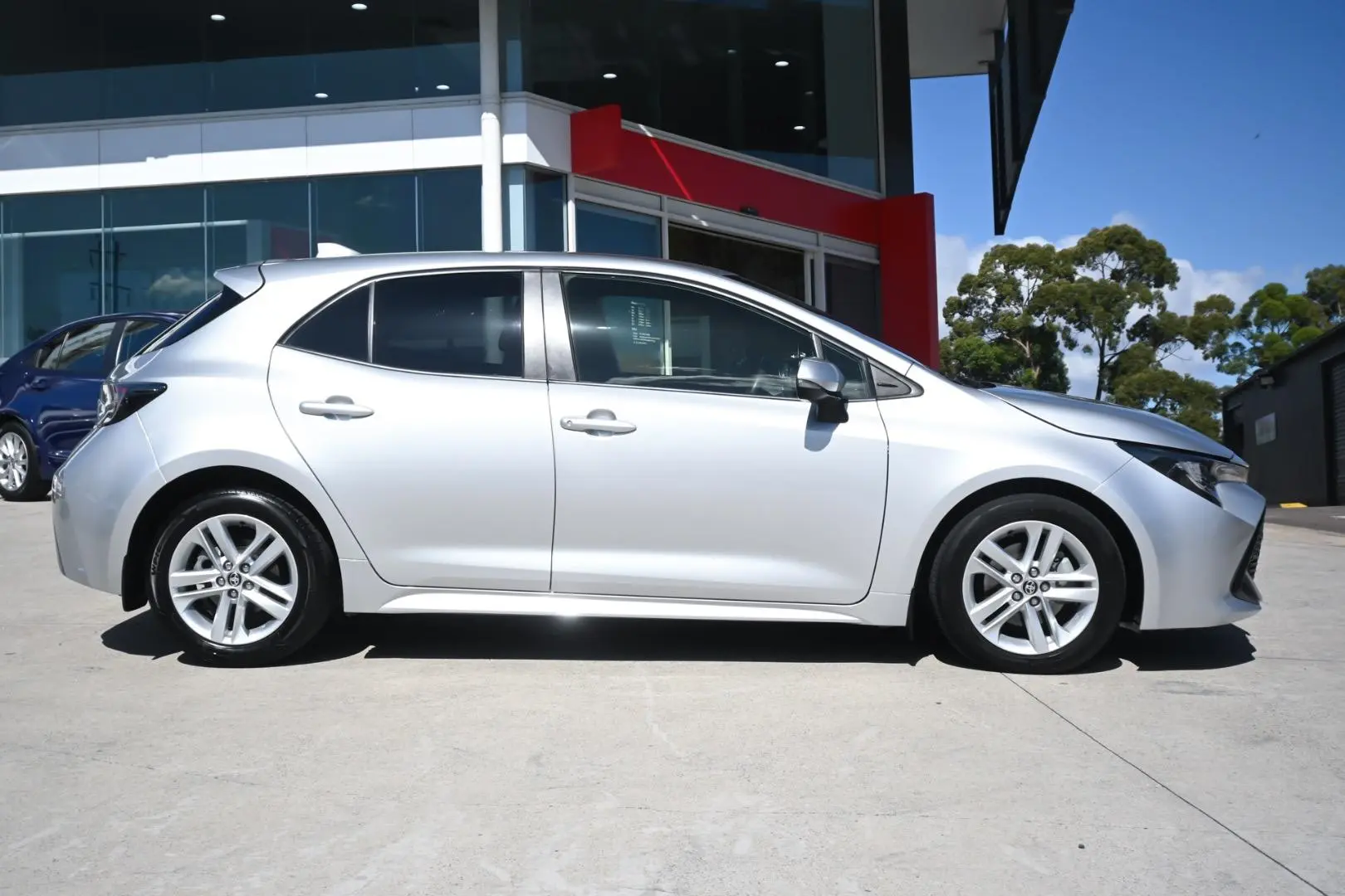 2018 Toyota Corolla Gallery Image 3