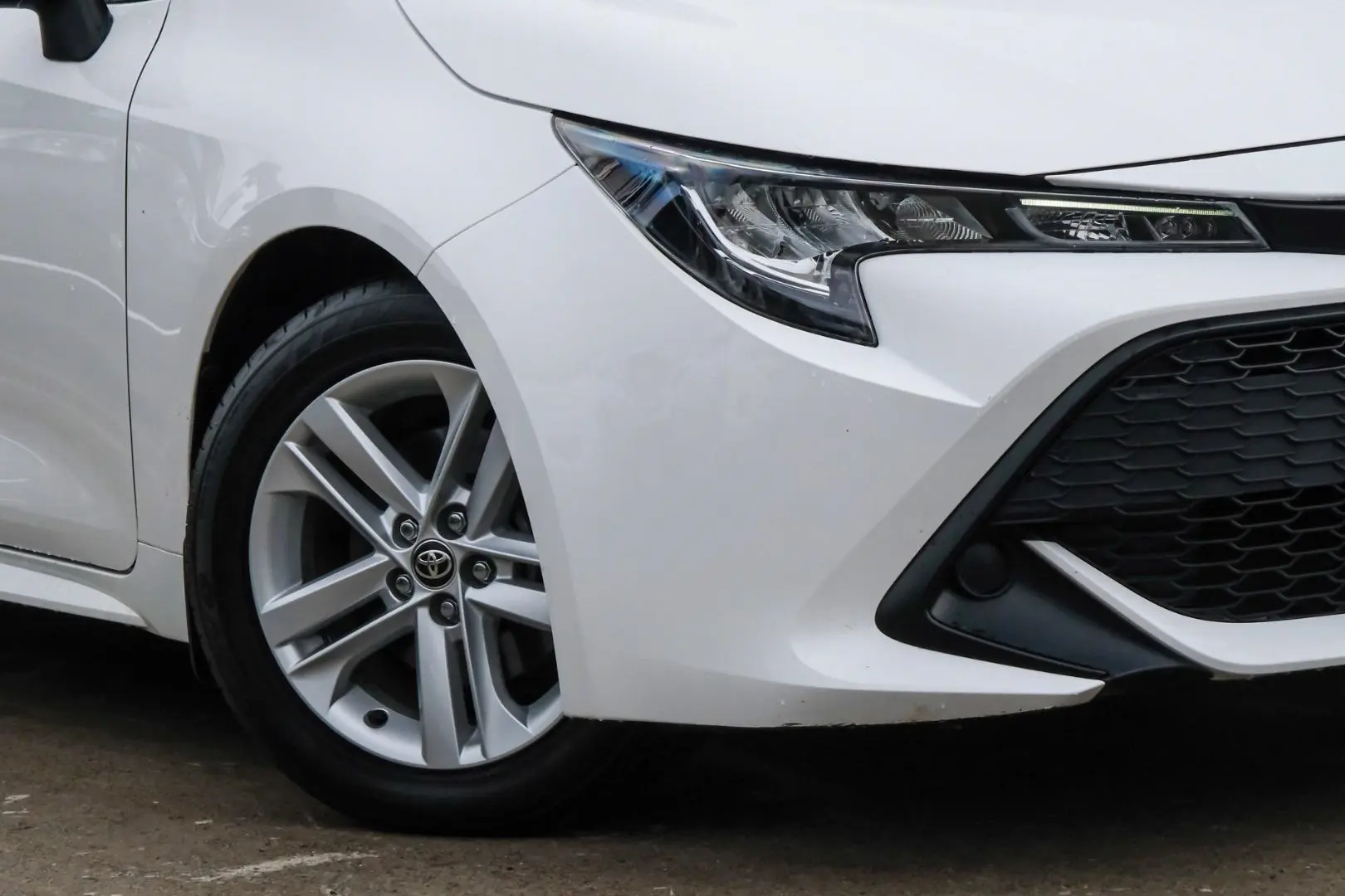 2018 Toyota Corolla Gallery Image 6