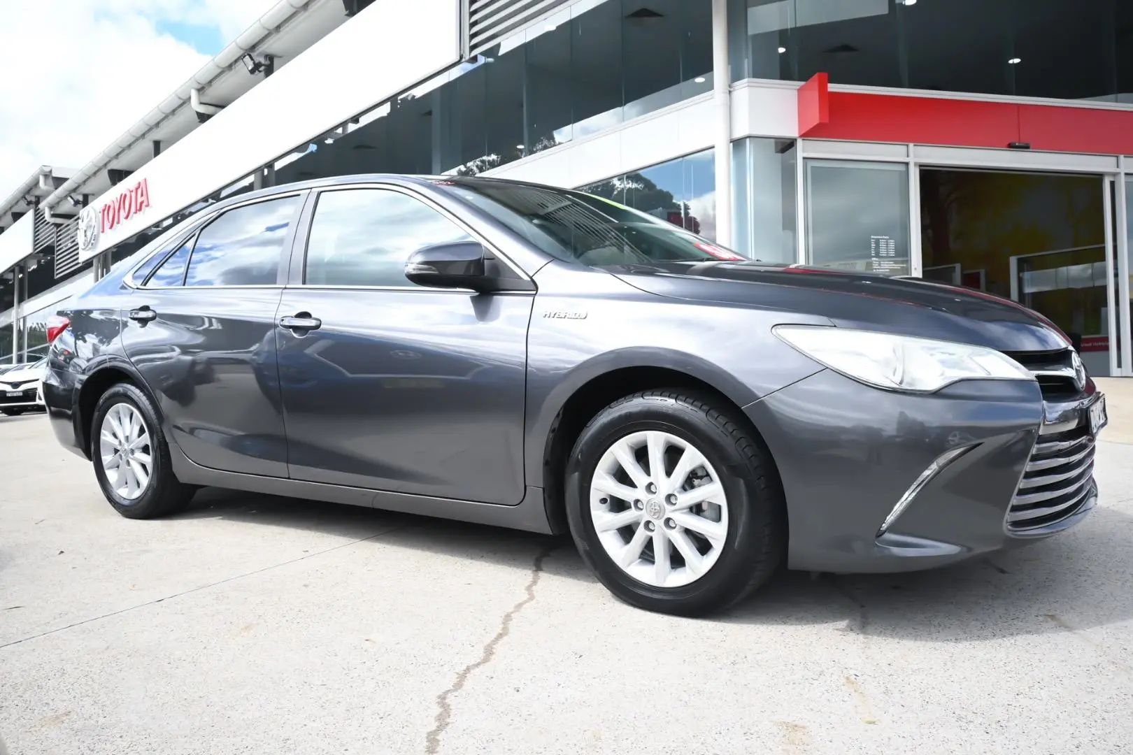 2015 Toyota Camry Gallery Image 3