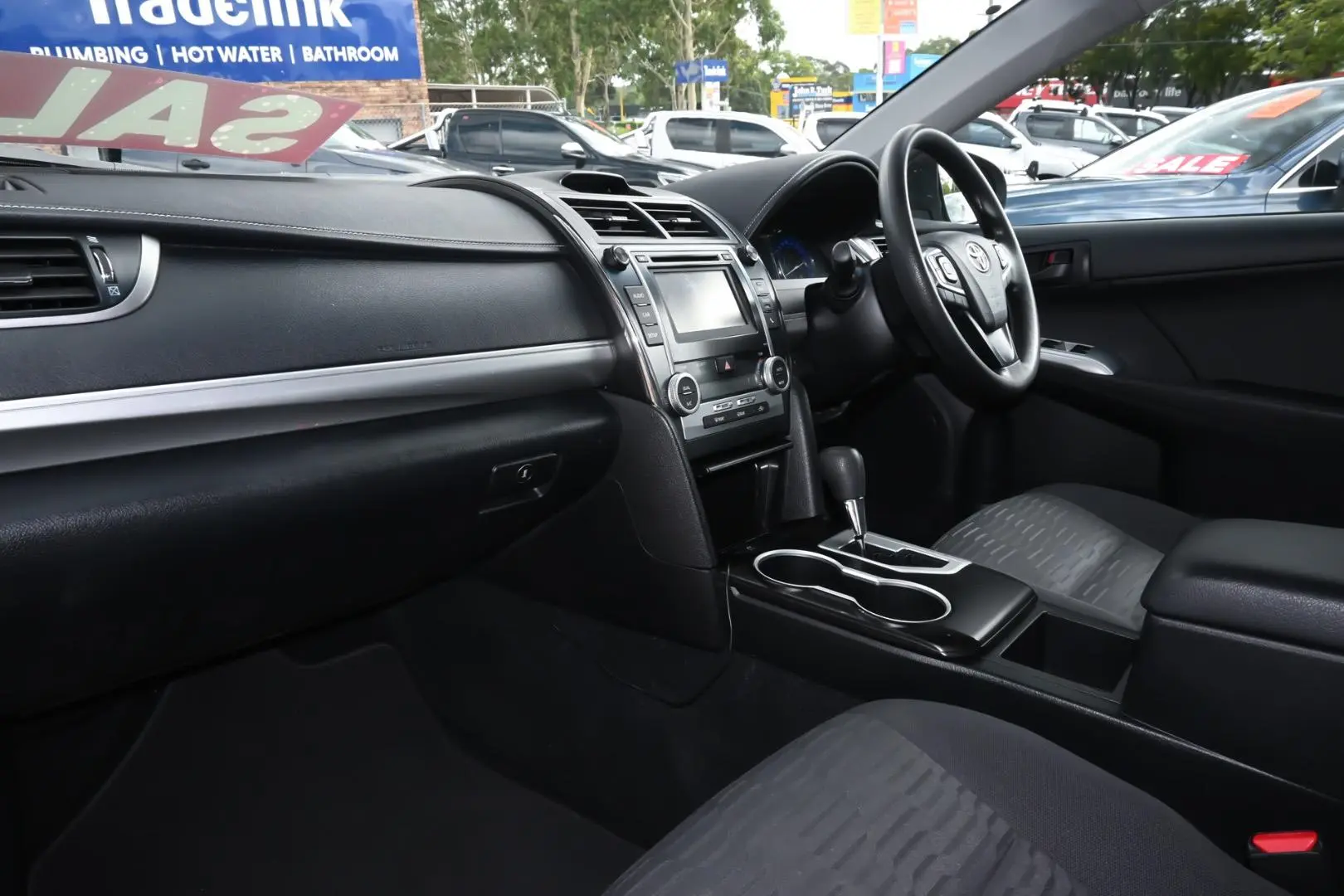 2015 Toyota Camry Gallery Image 8