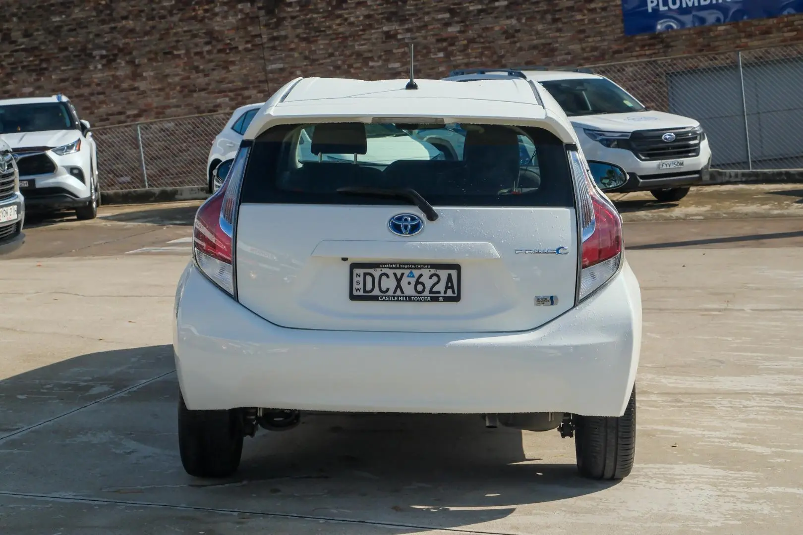 2016 Toyota Prius C Gallery Image 5