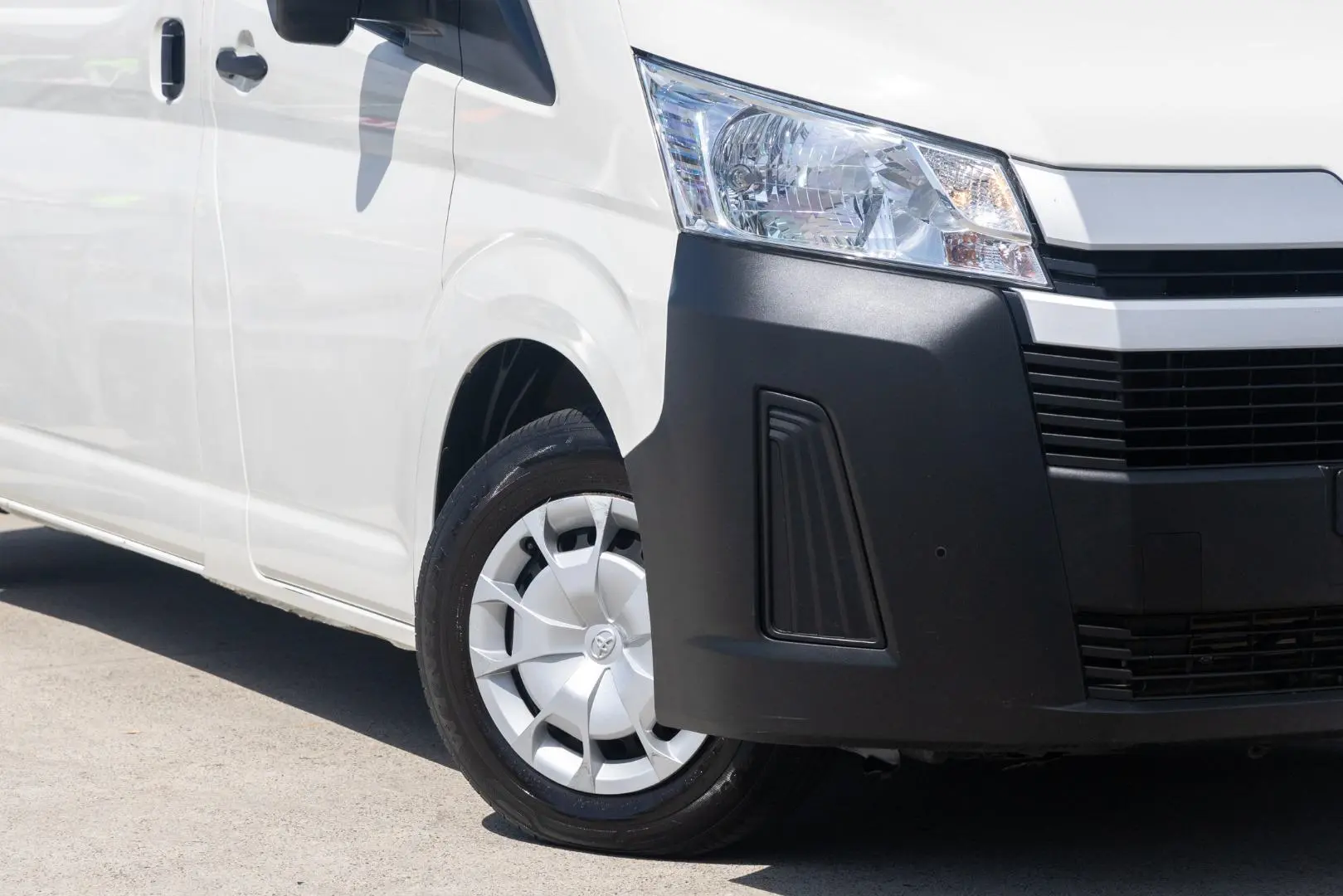 2022 Toyota Hiace Gallery Image 6
