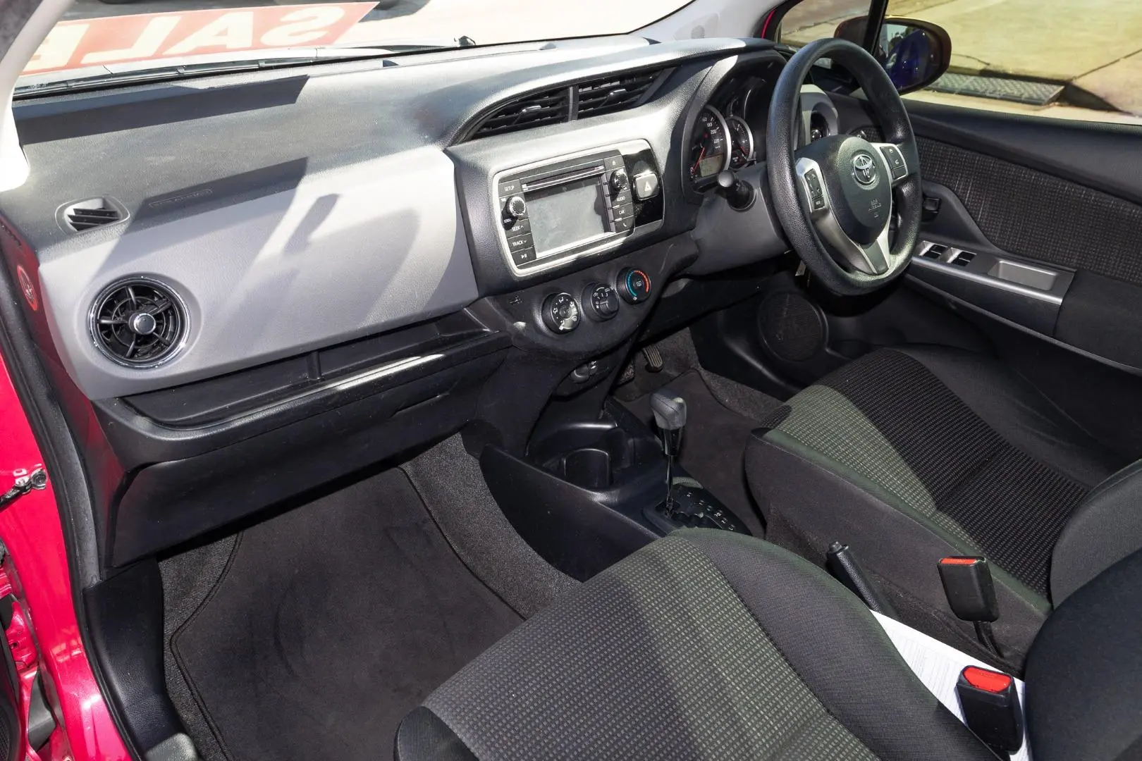 2016 Toyota Yaris Gallery Image 8