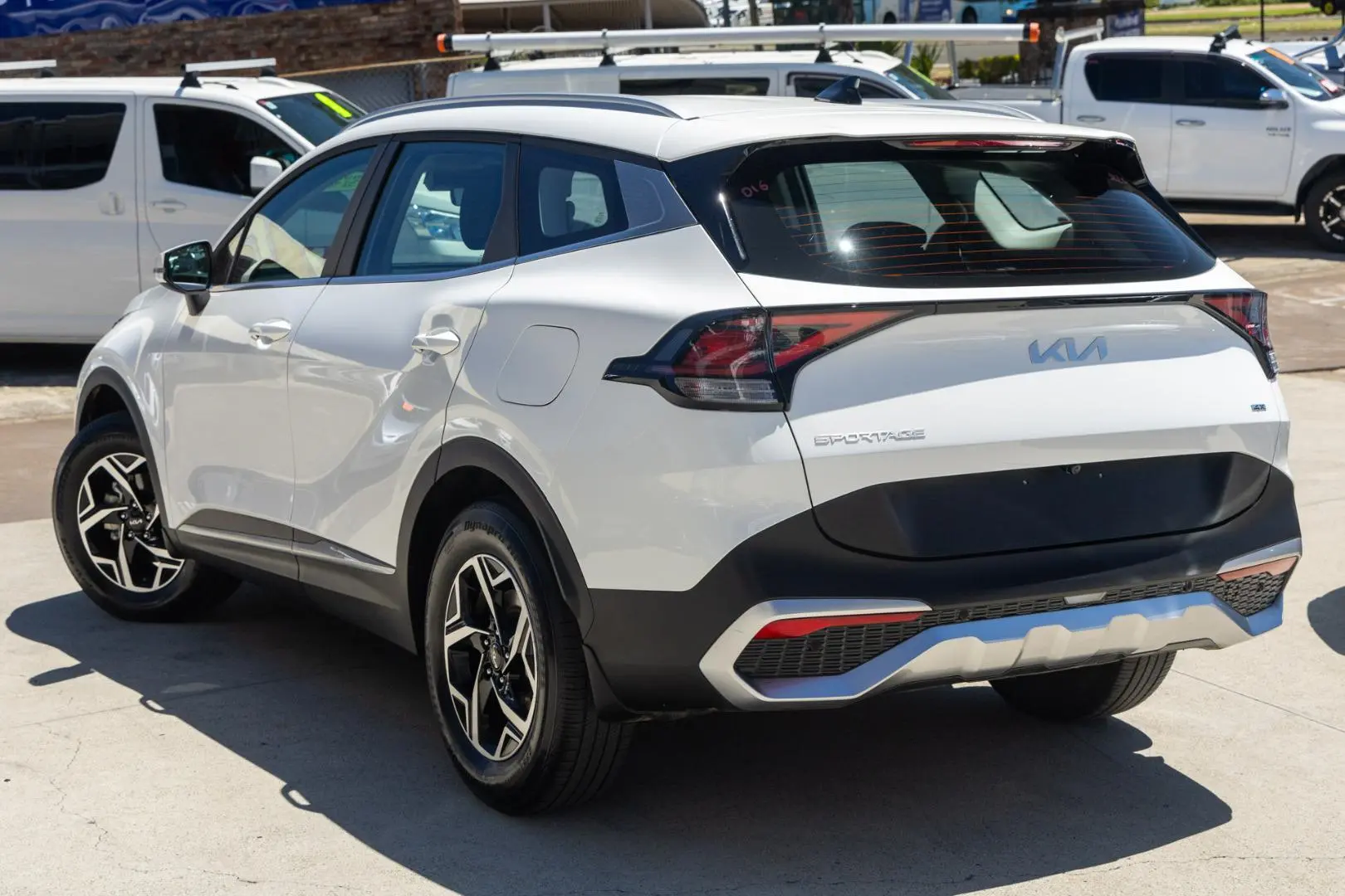 2024 Kia Sportage Gallery Image 2