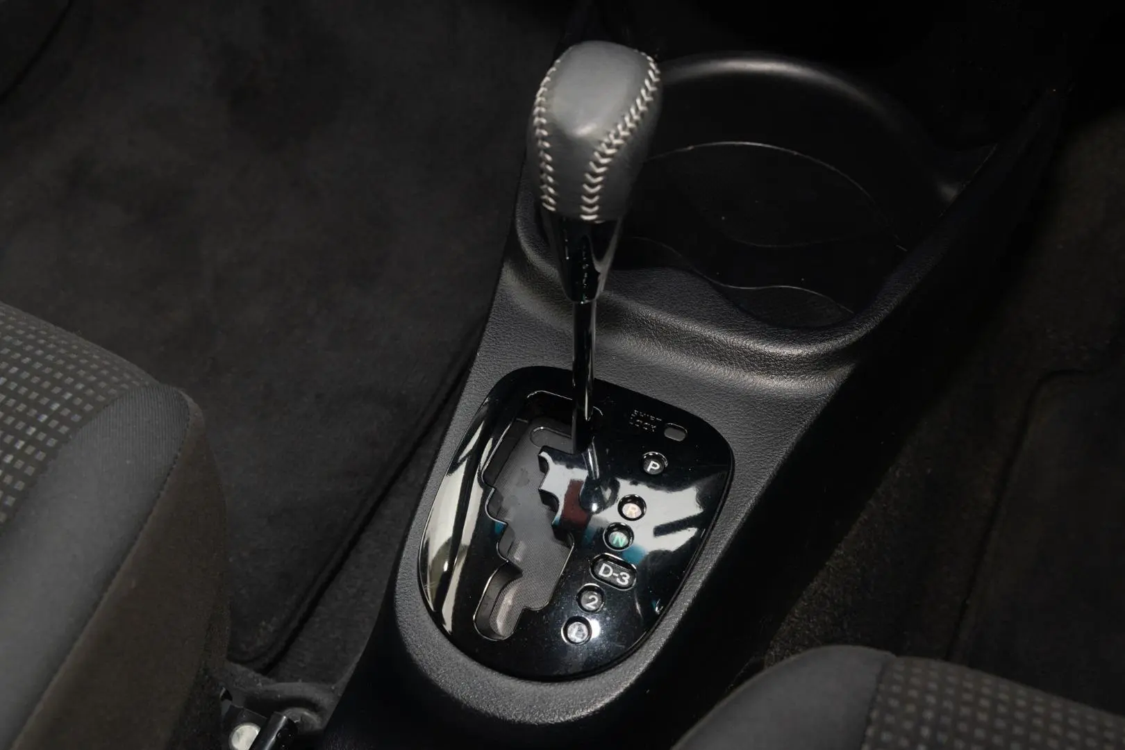 2017 Toyota Yaris Gallery Image 17