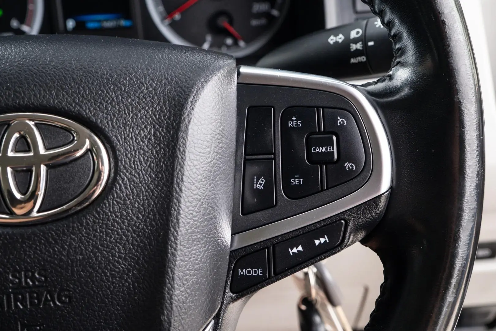 2022 Toyota Hiace Gallery Image 17