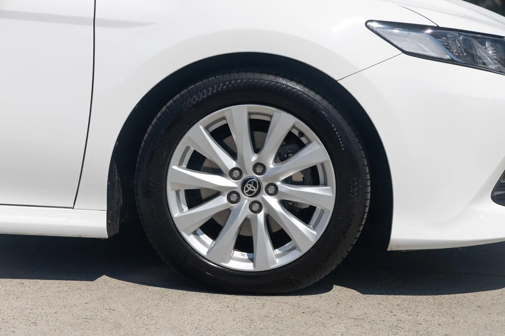 2020 Toyota Camry Gallery Image 8