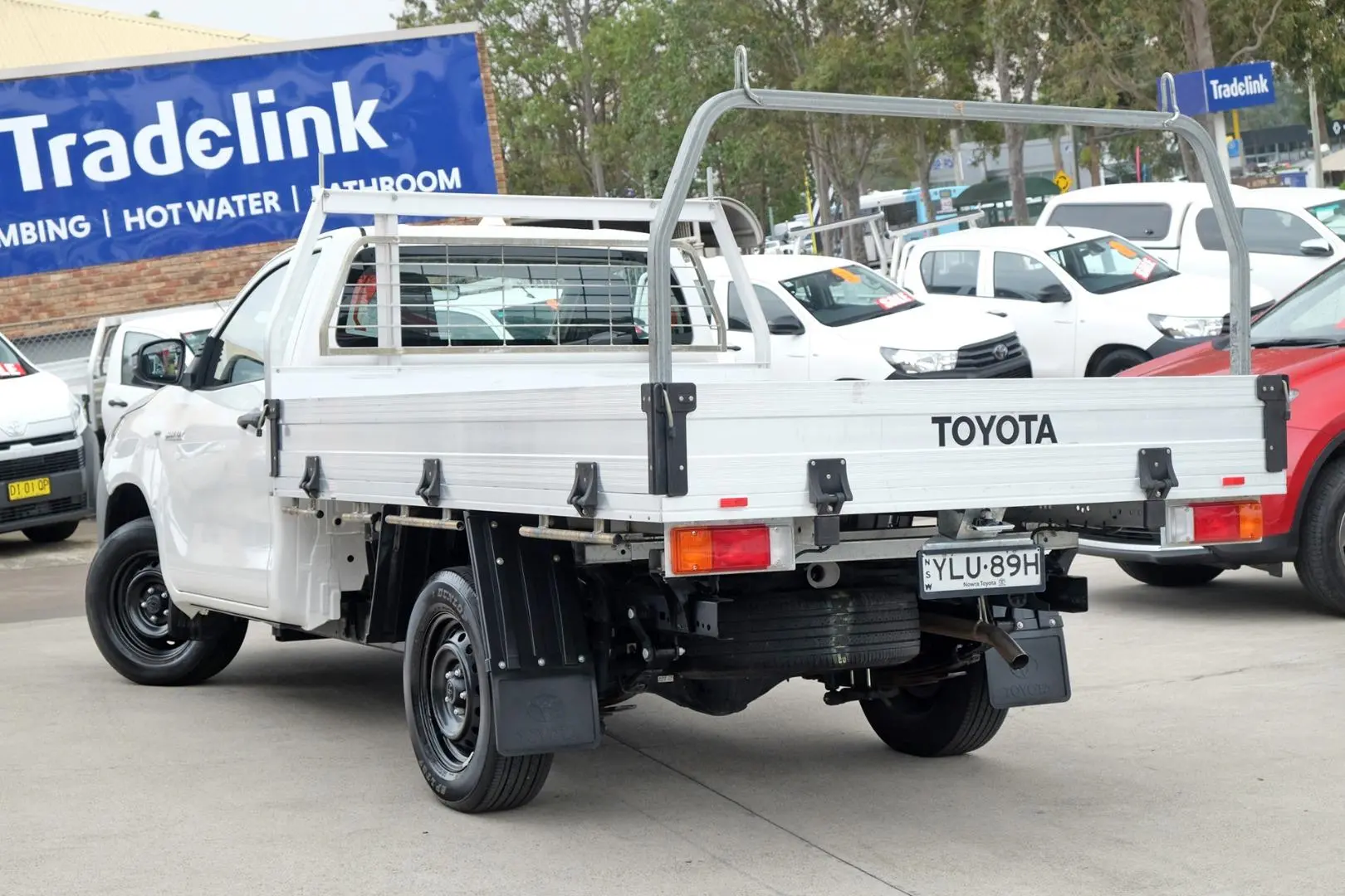 2022 Toyota Hilux Image 2