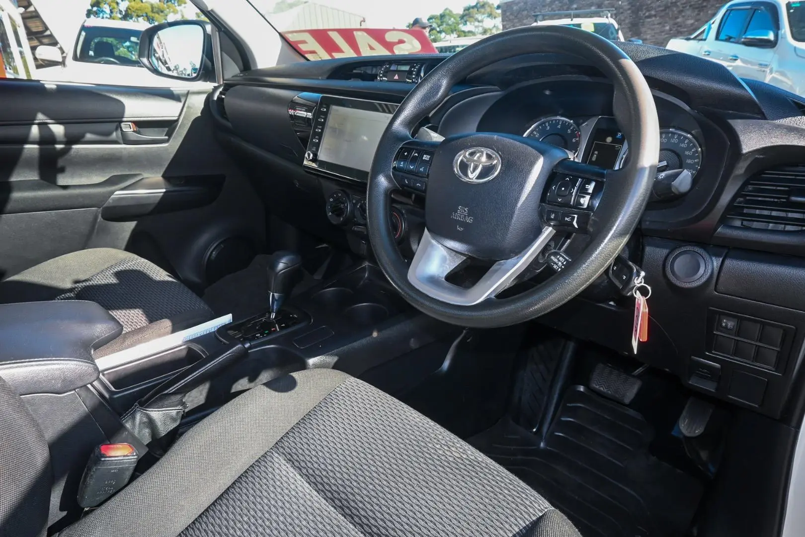 2021 Toyota Hilux Gallery Image 7