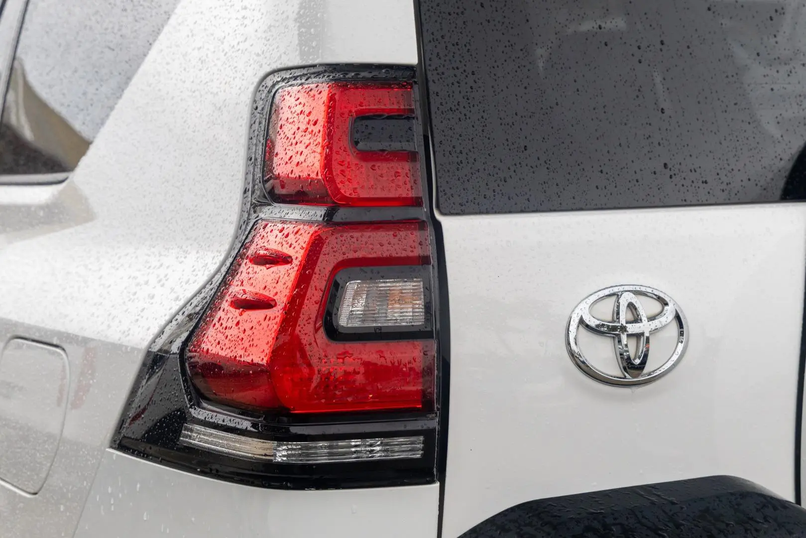 2021 Toyota Landcruiser Prado Gallery Image 20