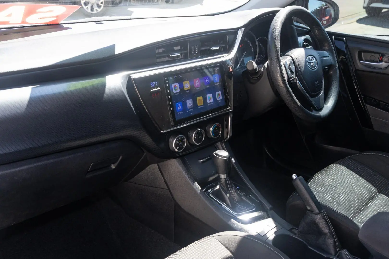 2018 Toyota Corolla Gallery Image 8
