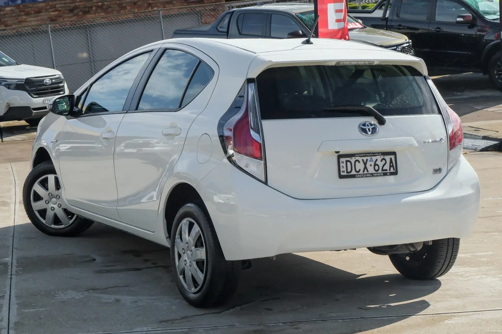 2016 Toyota Prius C Gallery Image 2