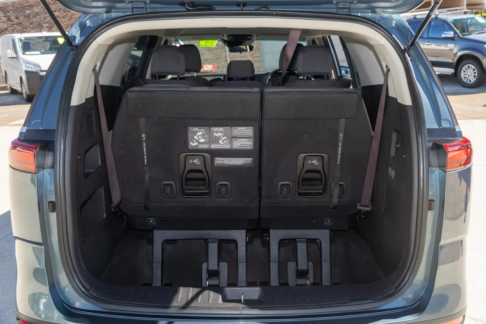 2021 Kia Carnival Gallery Image 19