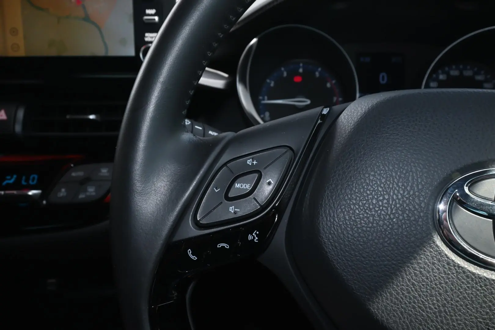 2020 Toyota C-HR Gallery Image 12