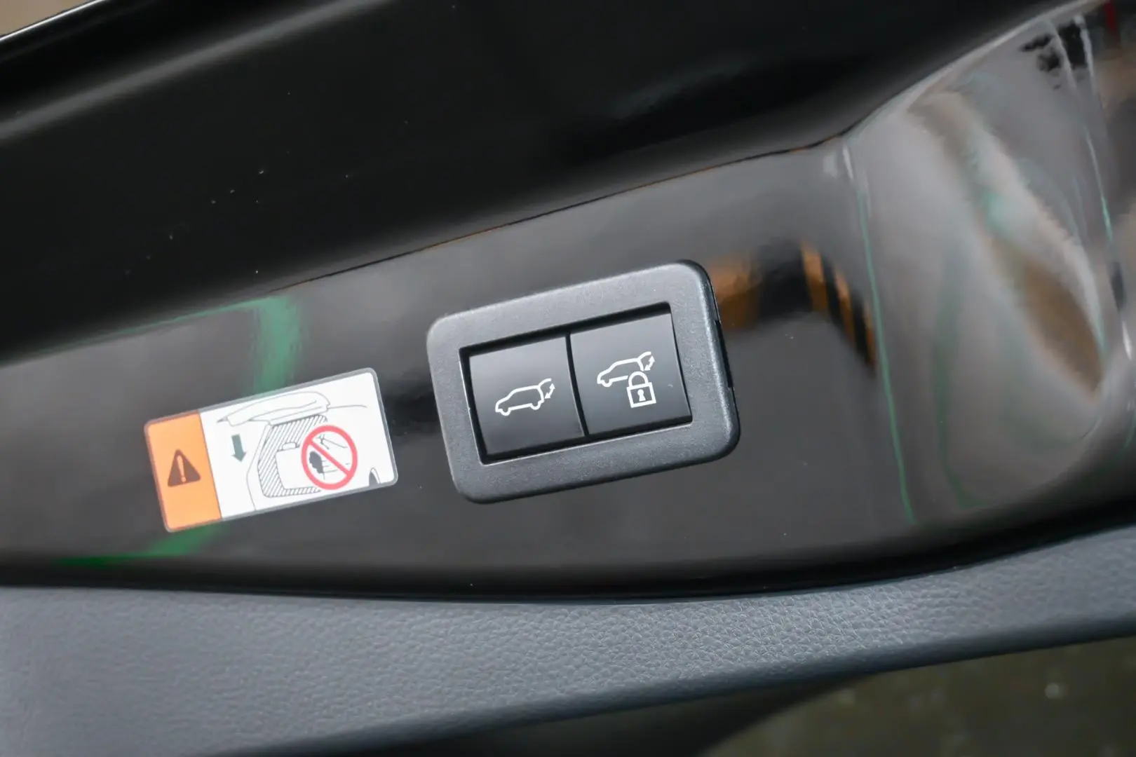 2025 Toyota C-HR Gallery Image 23