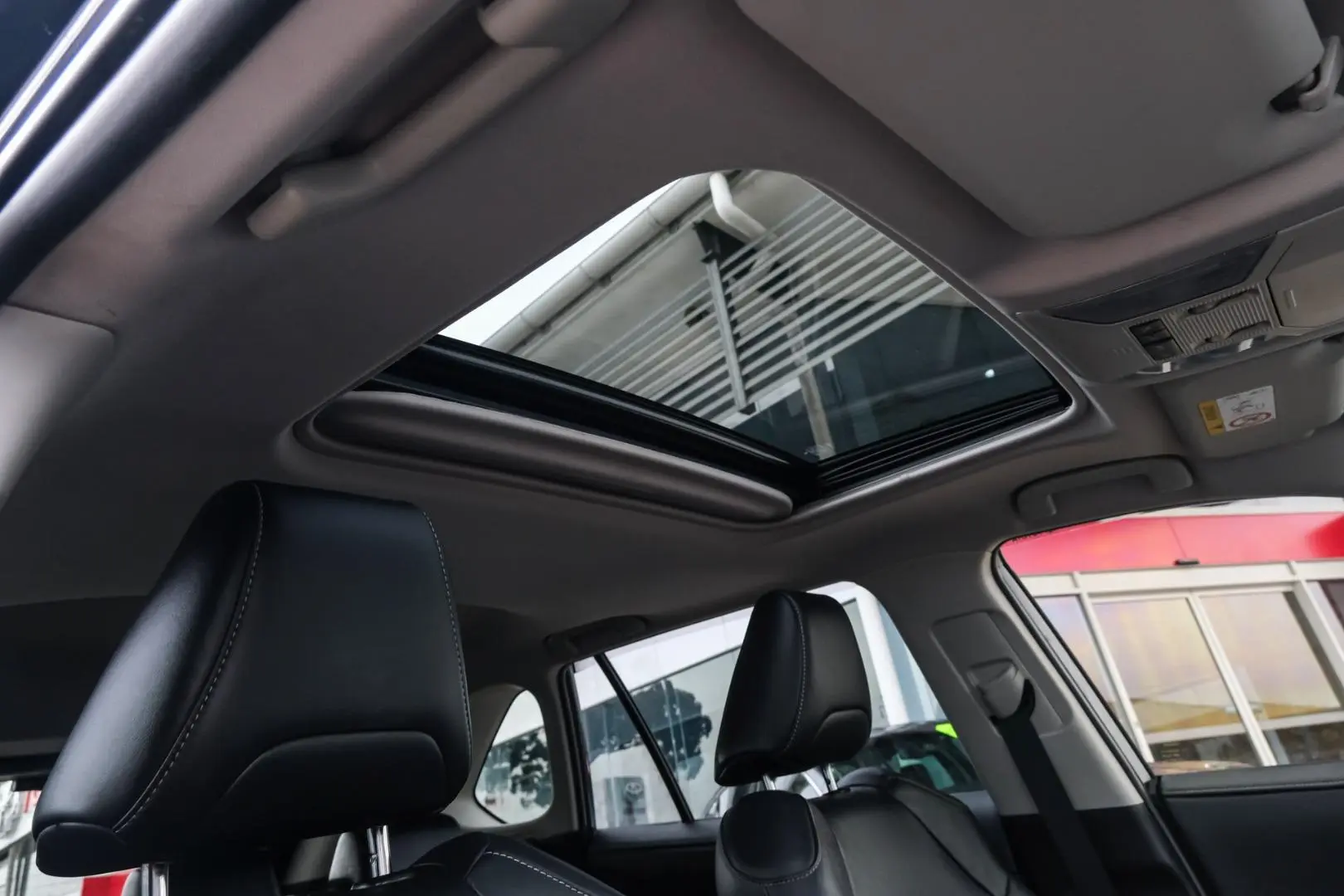 2020 Toyota RAV4 Gallery Image 15