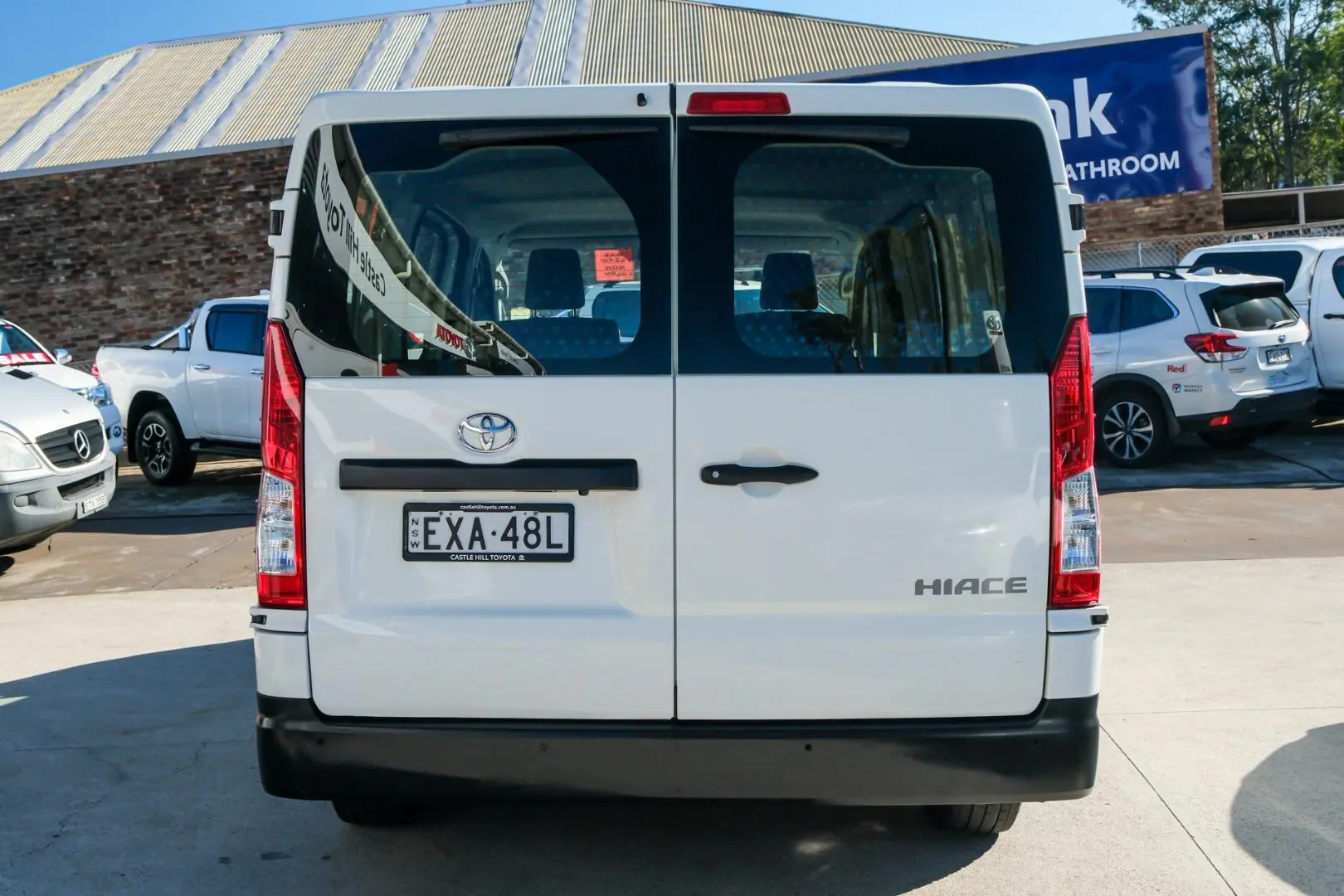 2022 Toyota Hiace Gallery Image 5