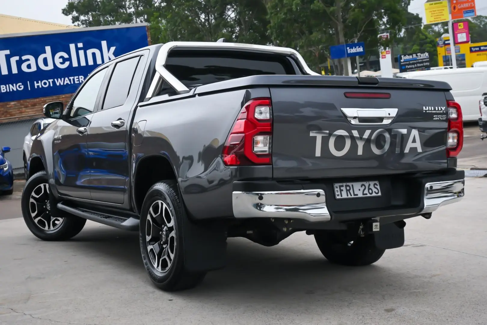 2022 Toyota Hilux Gallery Image 2
