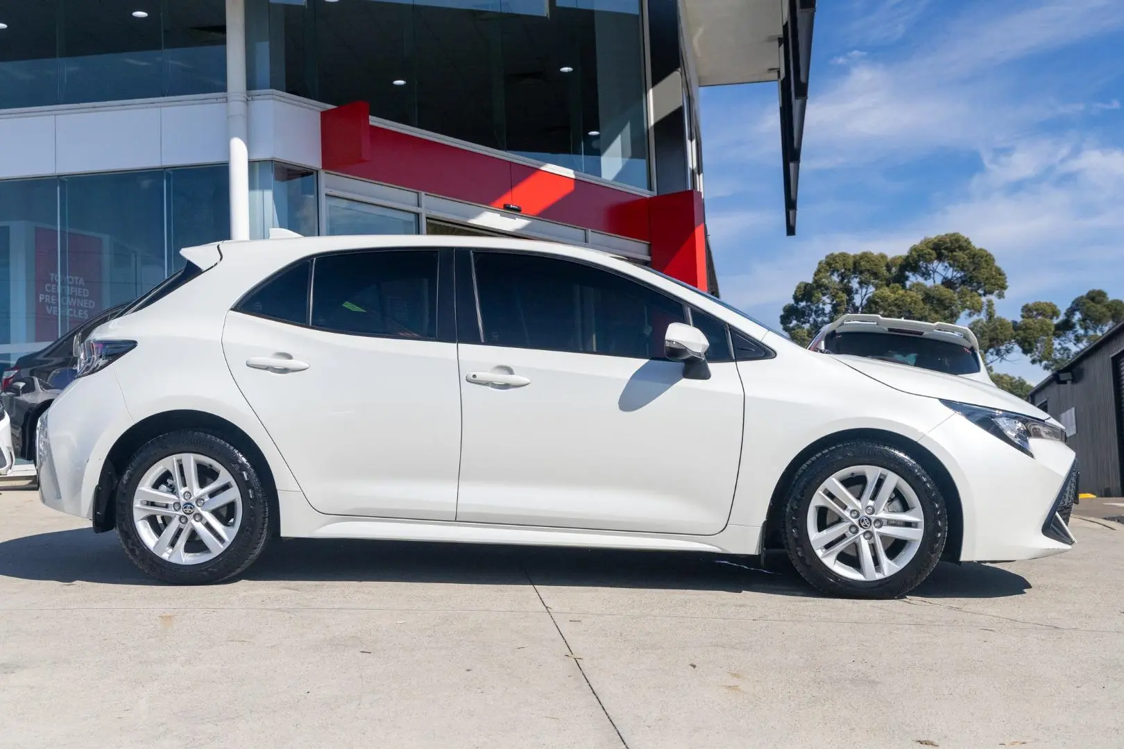 2019 Toyota Corolla Gallery Image 3