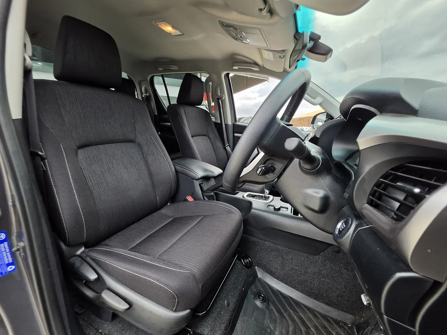 2025 Toyota Hilux Gallery Image 21