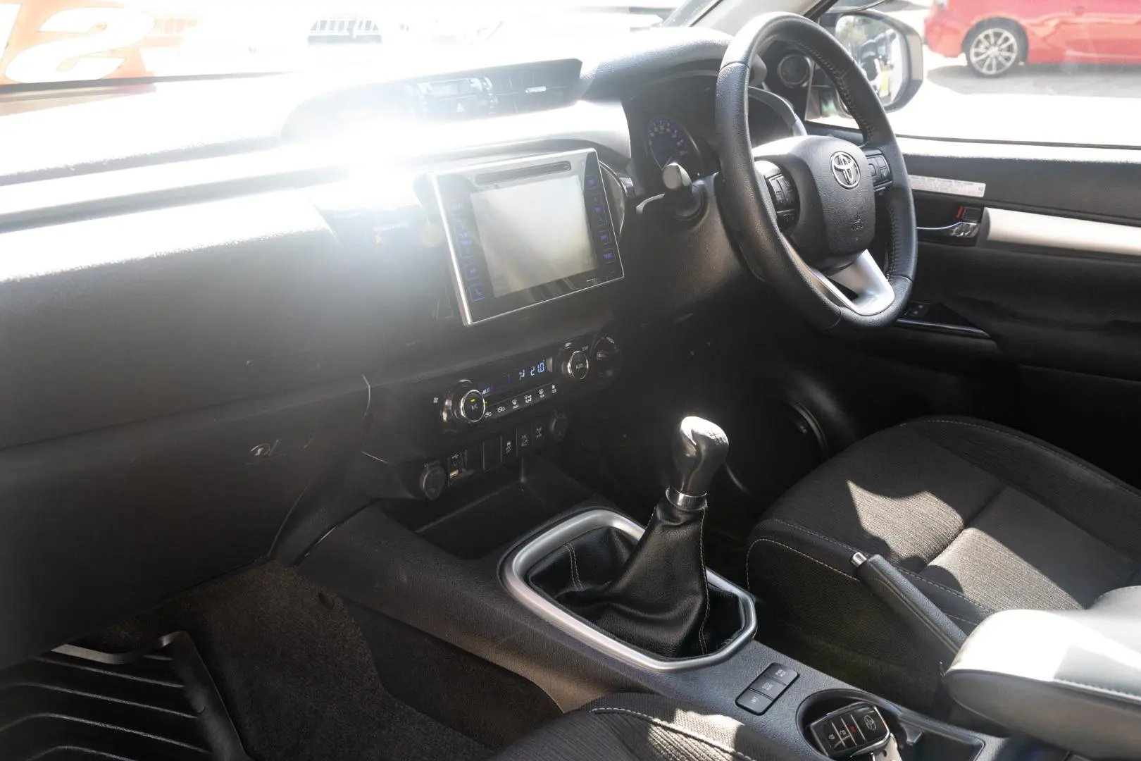 2019 Toyota Hilux Gallery Image 8