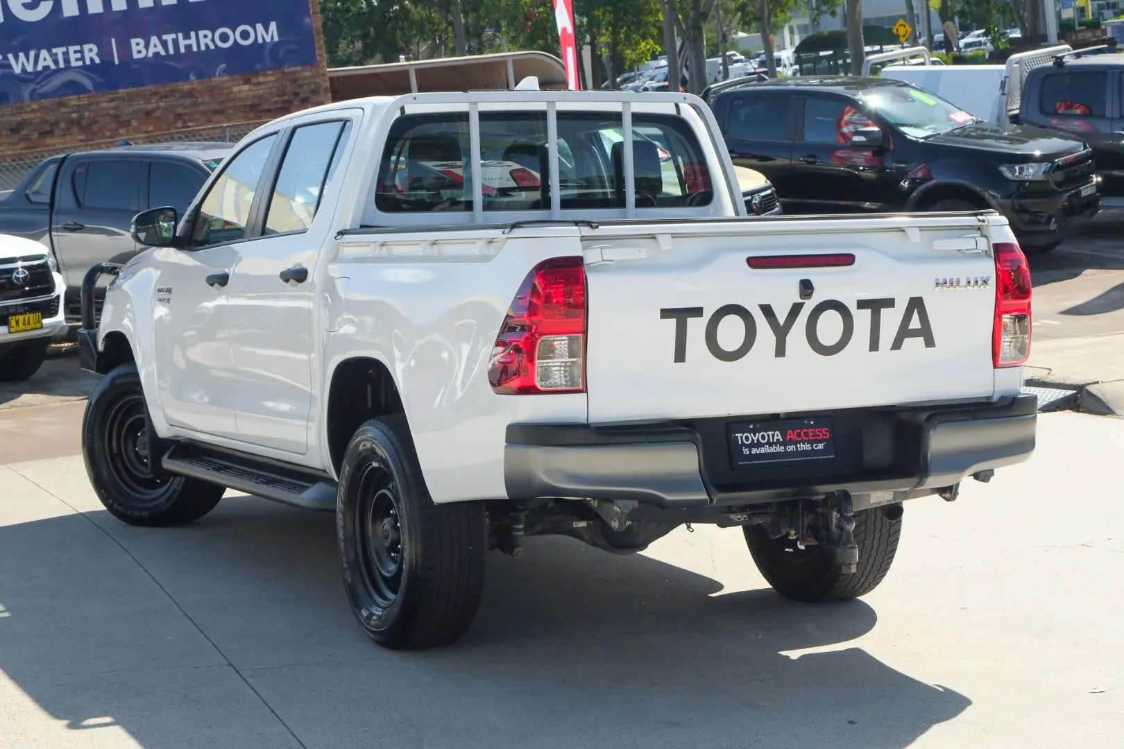 2022 Toyota Hilux Gallery Image 2