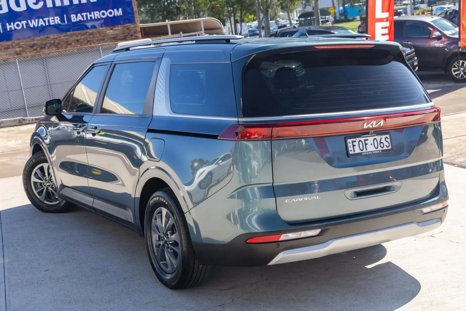 2021 Kia Carnival Gallery Image 2